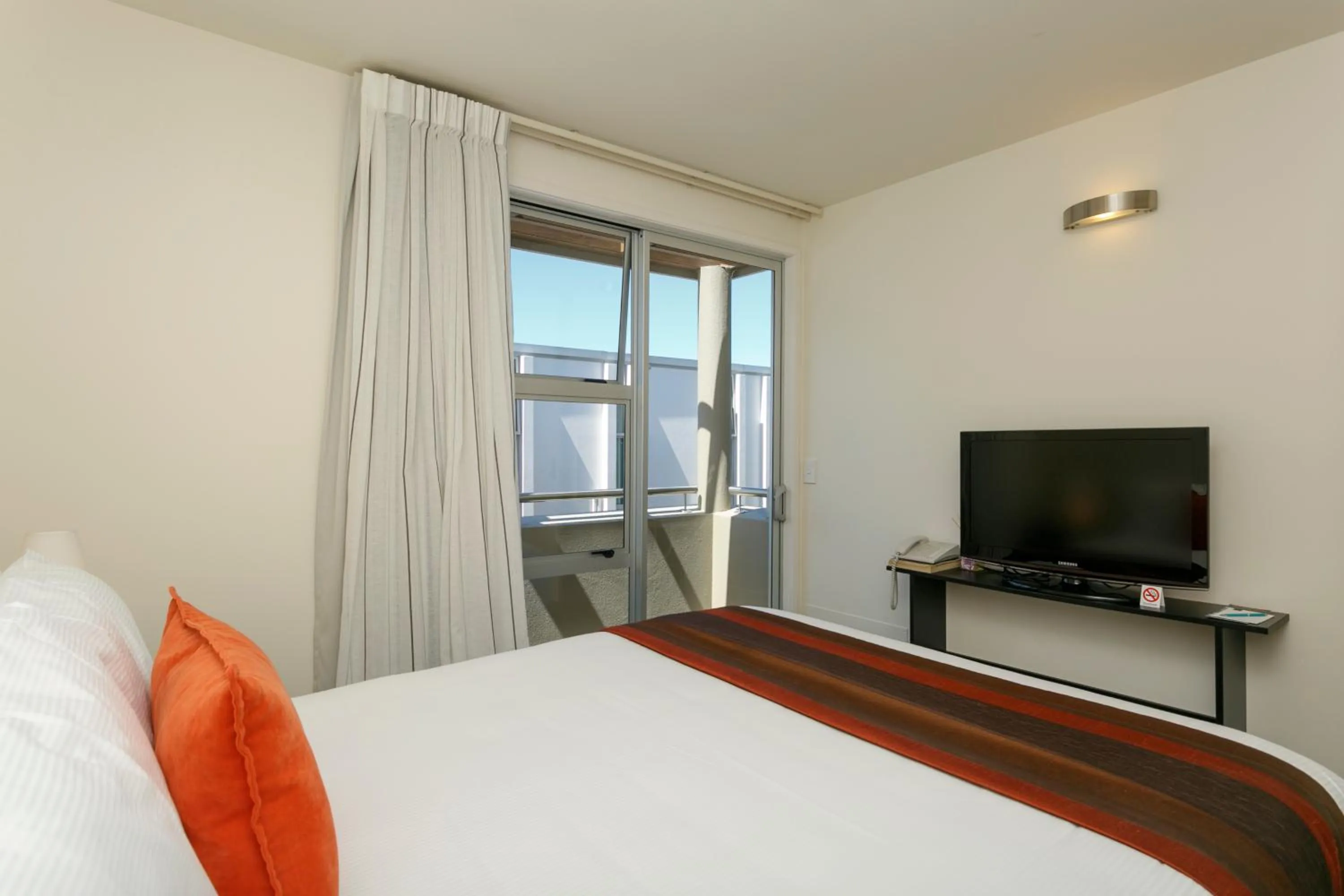 TV and multimedia, Bed in The Reef Resort