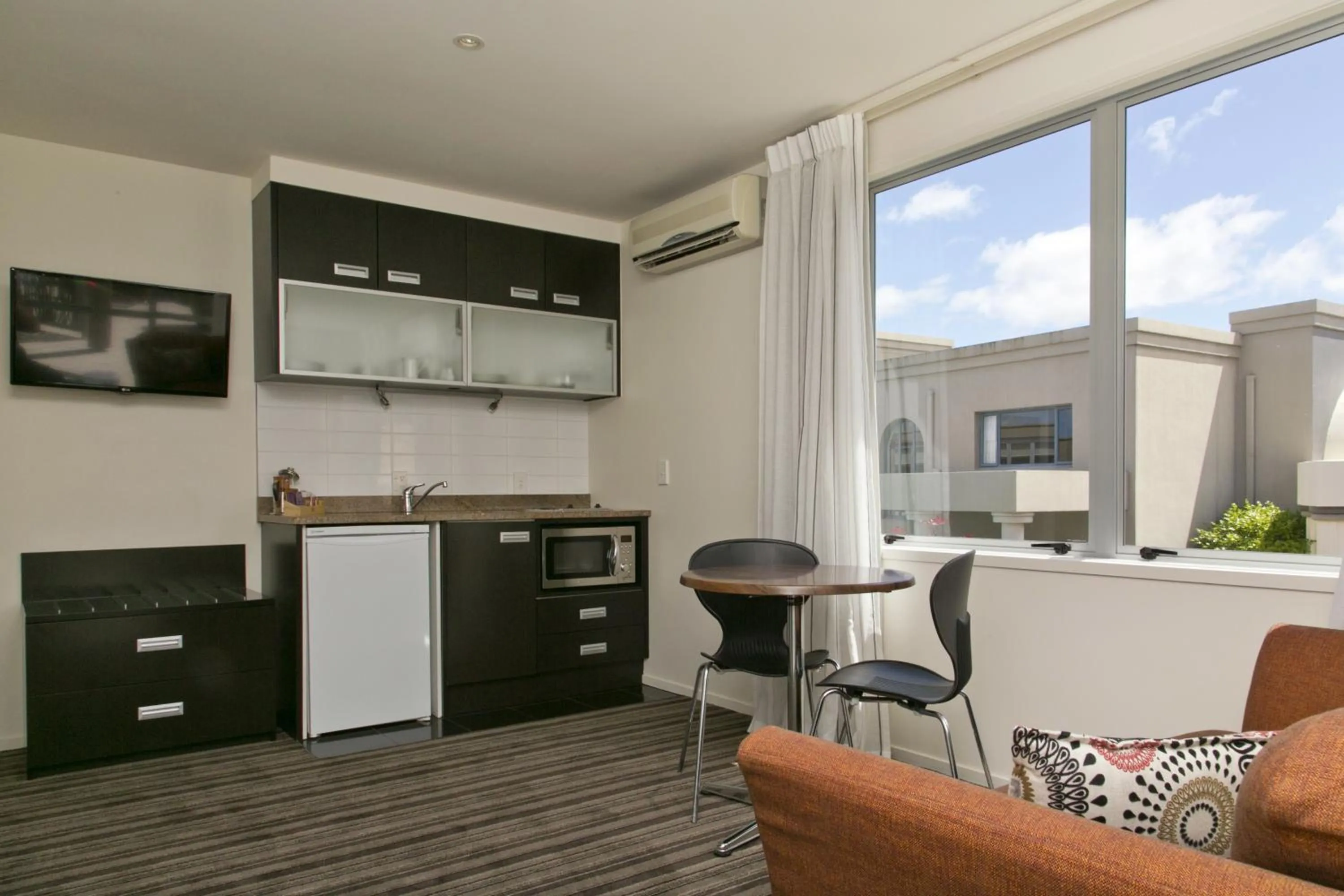 Kitchen or kitchenette in The Reef Resort