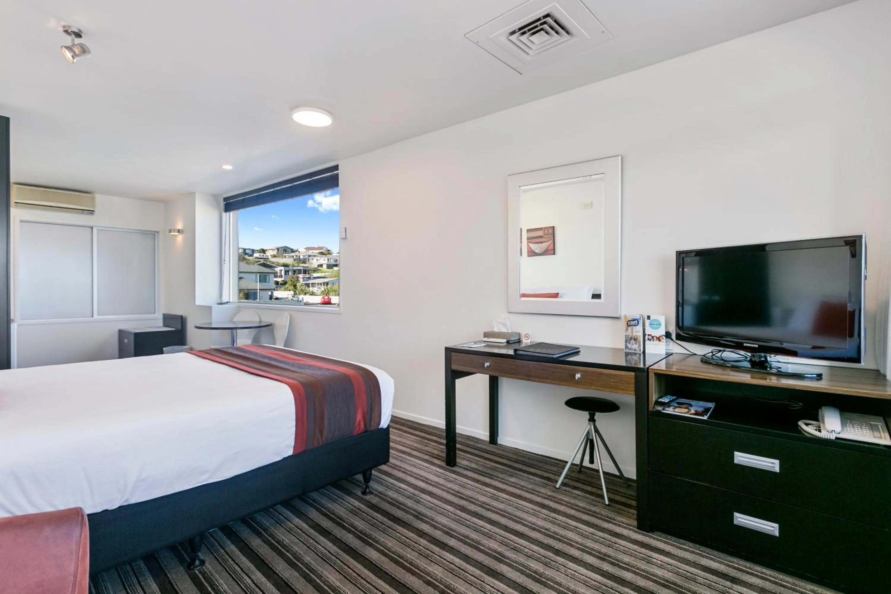 TV and multimedia, Bed in The Reef Resort