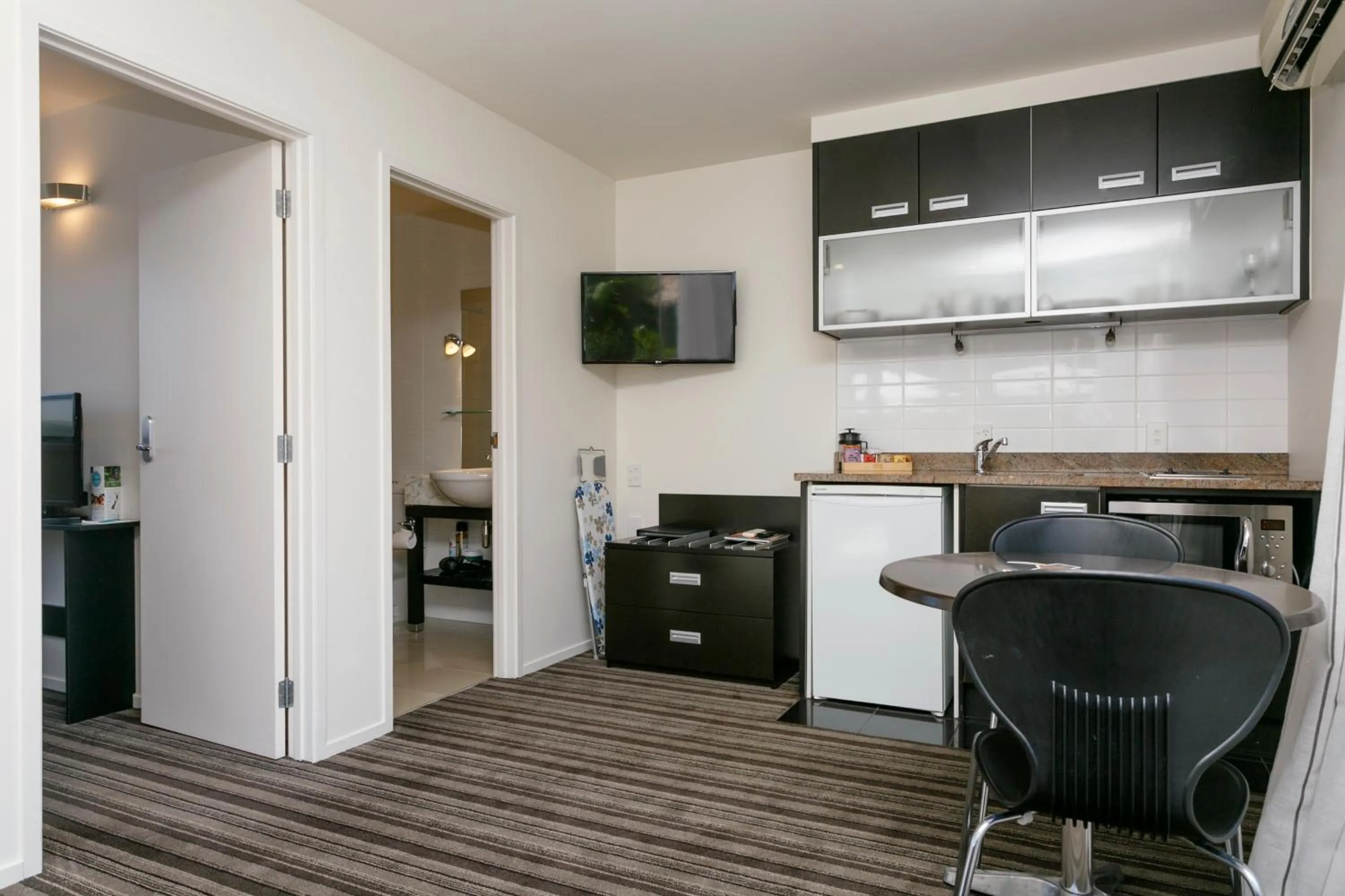 Kitchen or kitchenette in The Reef Resort