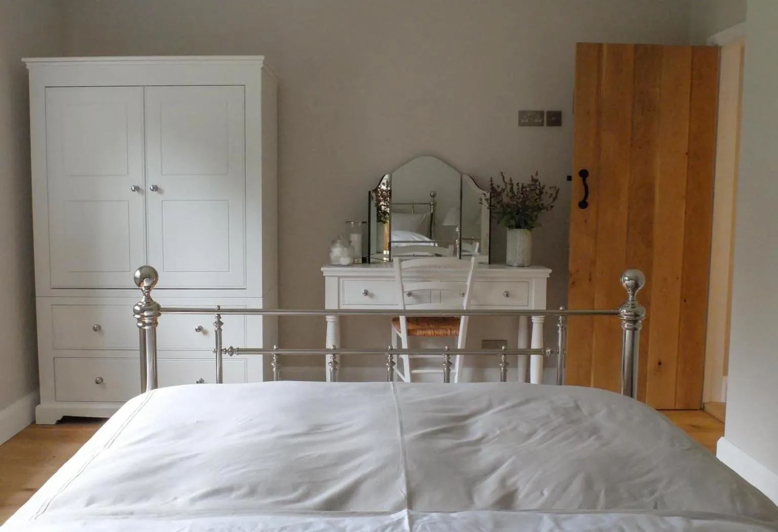 Property building, Bed in Pippin Heath House B&B