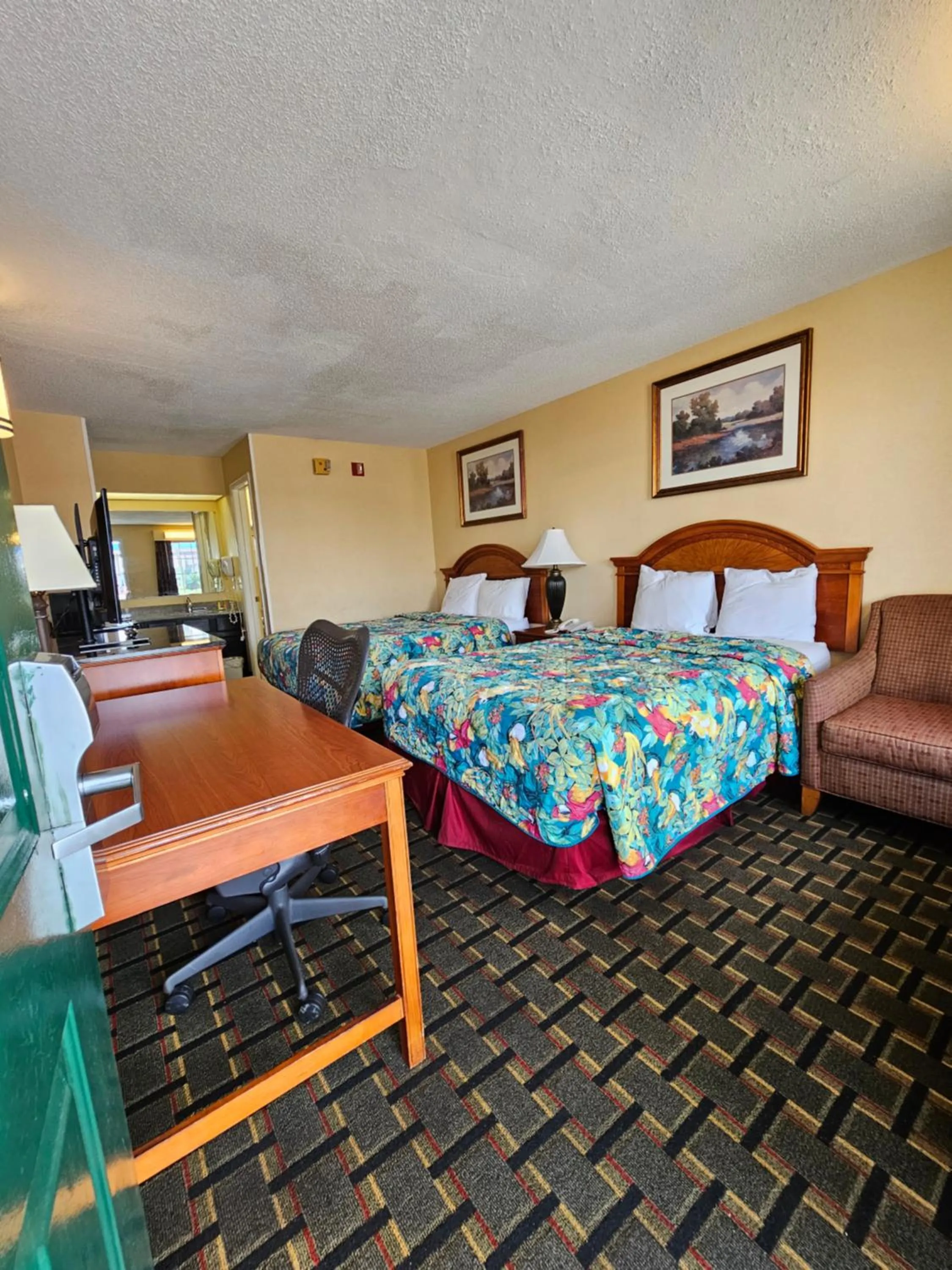 Bed in Jameson Inn Douglas