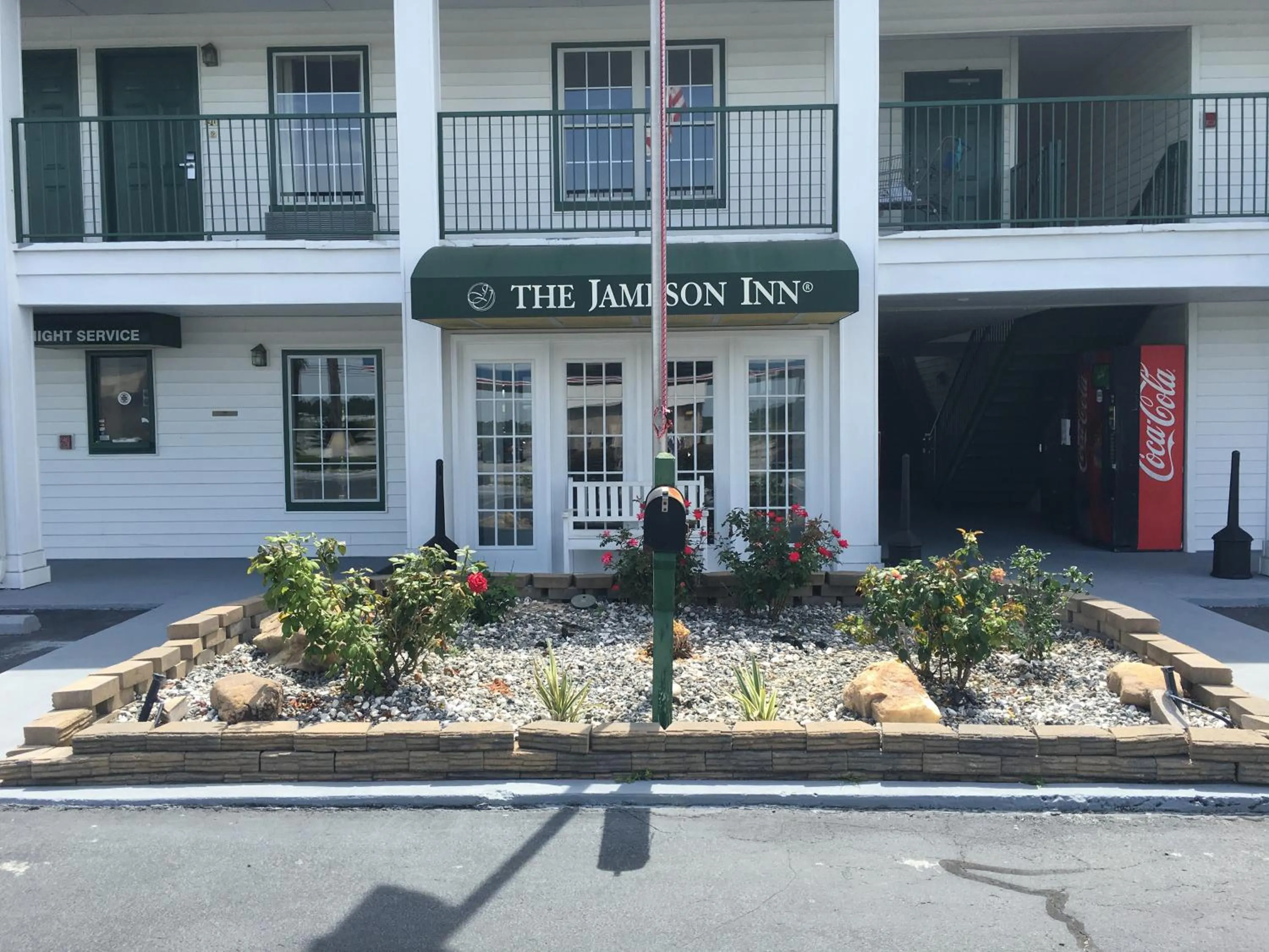 Facade/entrance in Jameson Inn Douglas