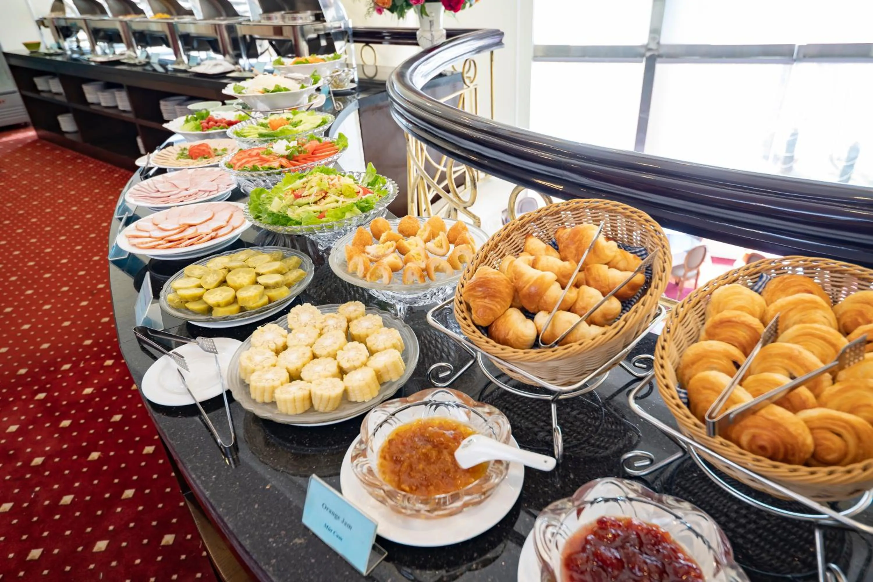 Buffet breakfast in Mithrin Hotel Halong