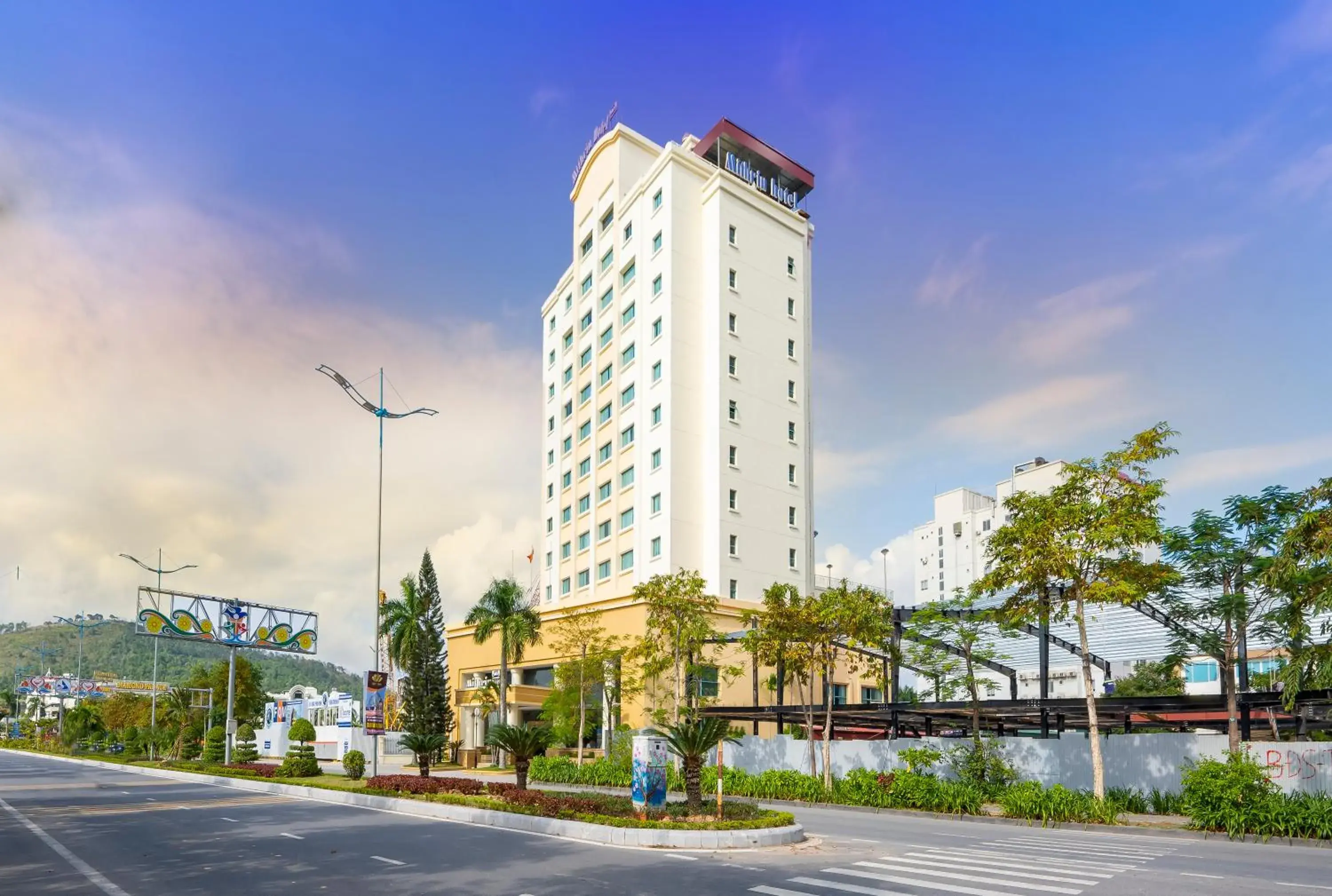 Mithrin Hotel Halong Mithrin Hotel Halong