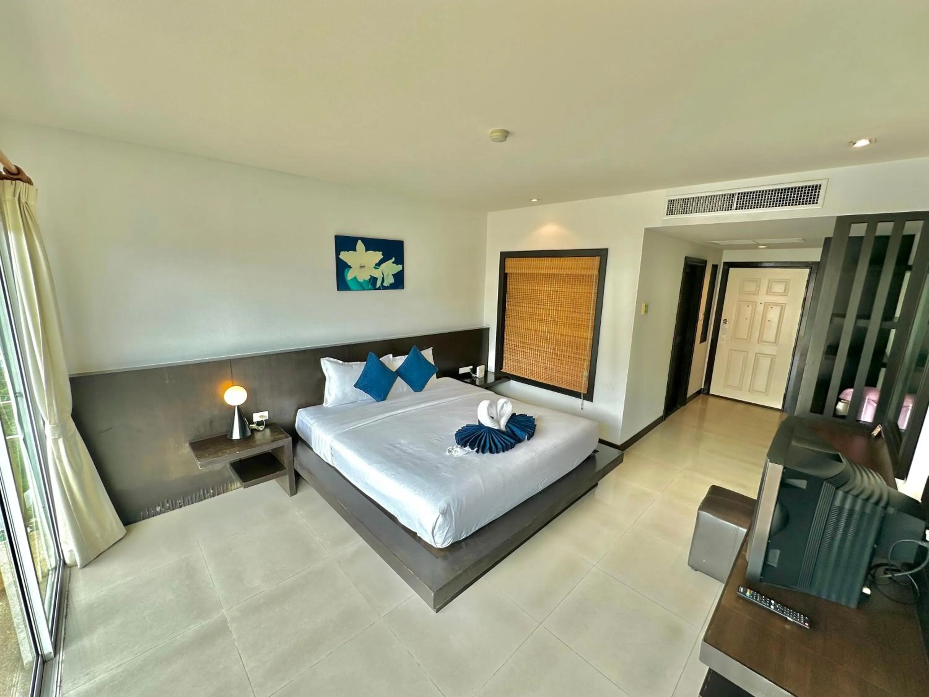 Photo of the whole room, Bed in APK Resort Patong