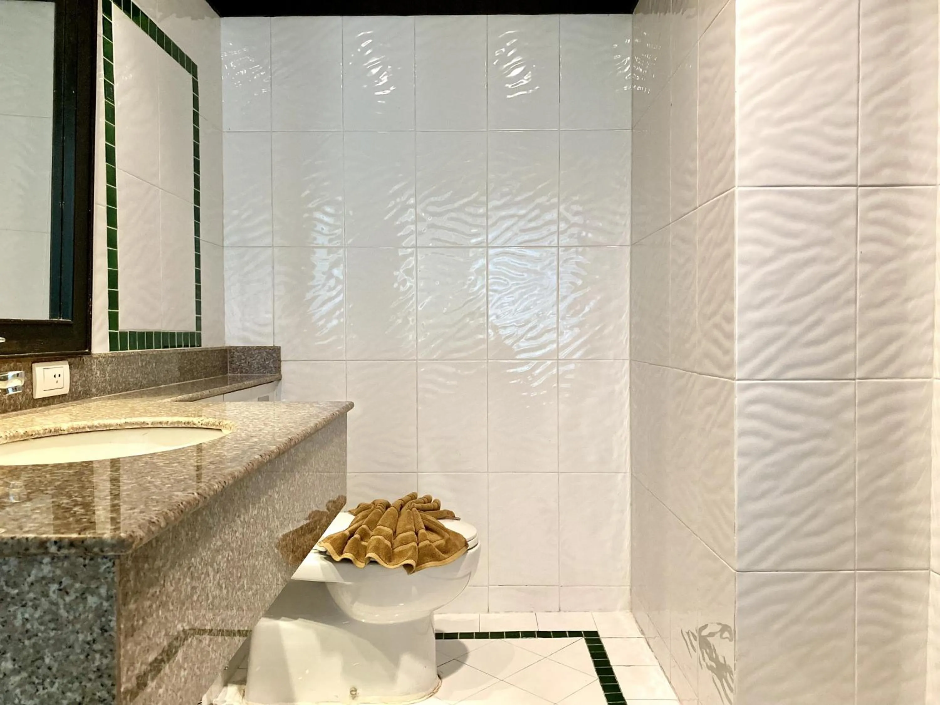 Toilet in APK Resort Patong