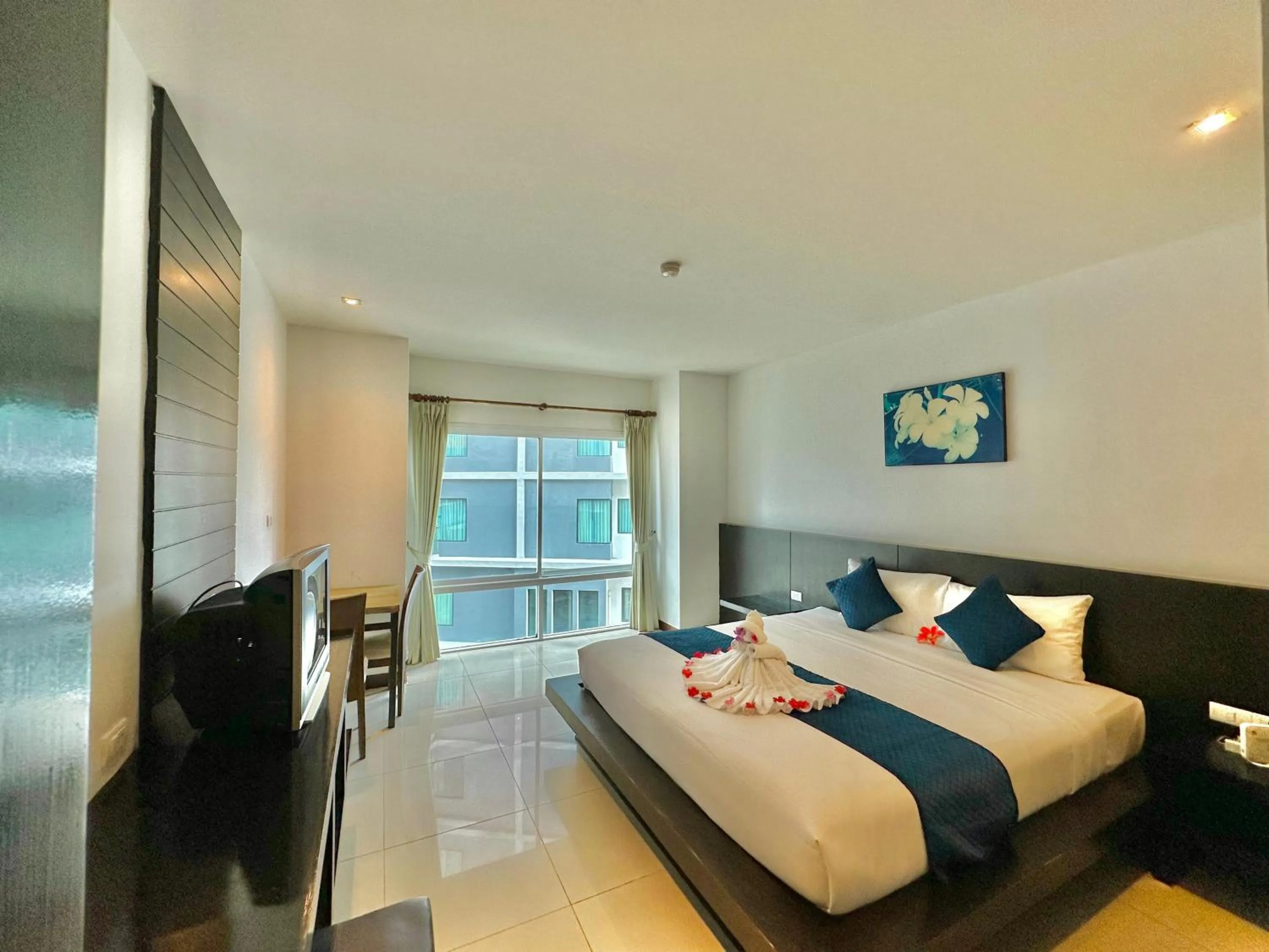 Photo of the whole room, Bed in APK Resort Patong