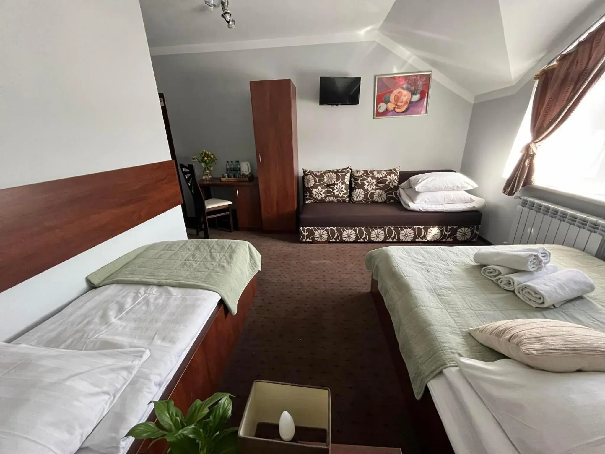 Quadruple Room with Bathroom in Pokoje Bakos Radocza Quadruple Room with Bathroom in Pokoje Bakos Radocza