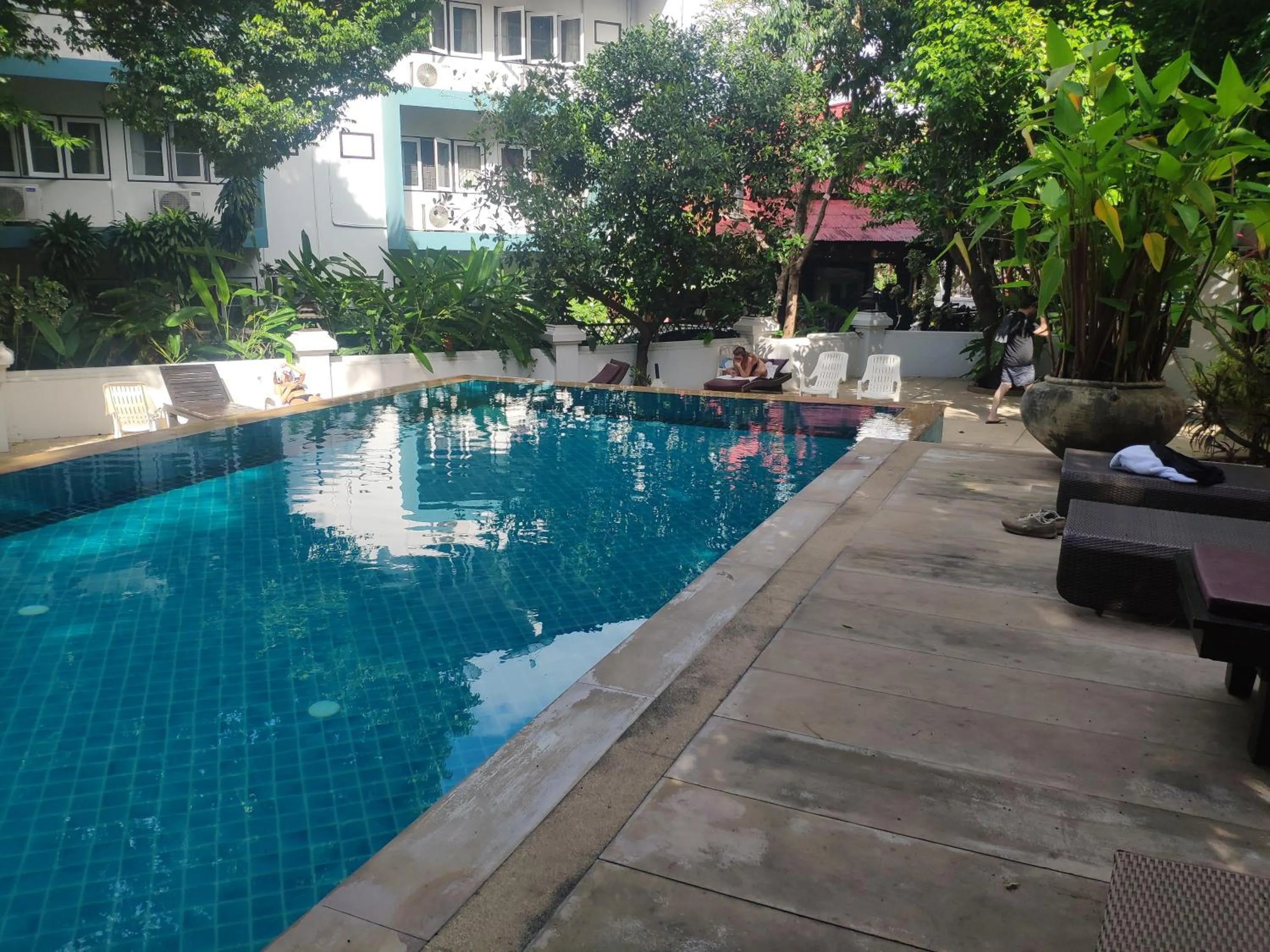 Swimming pool in Changpuak Hotel