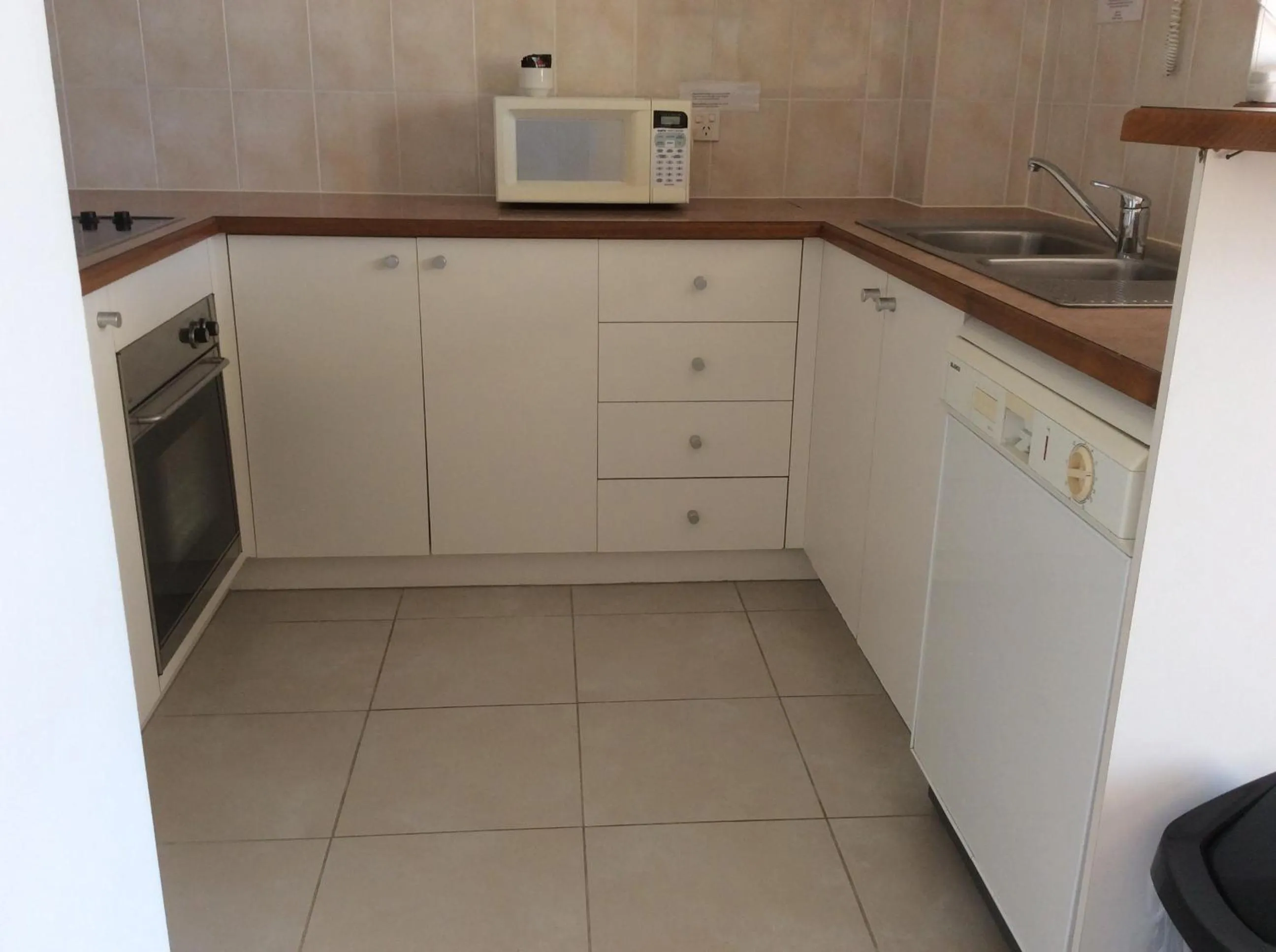 Kitchen or kitchenette in Portobello Resort Apartments