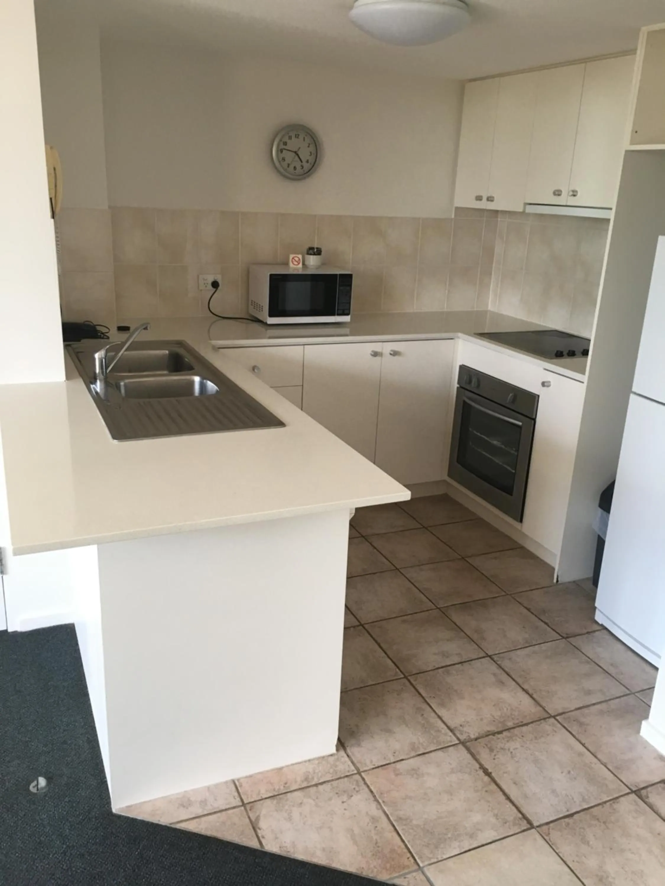 Kitchen or kitchenette in Portobello Resort Apartments