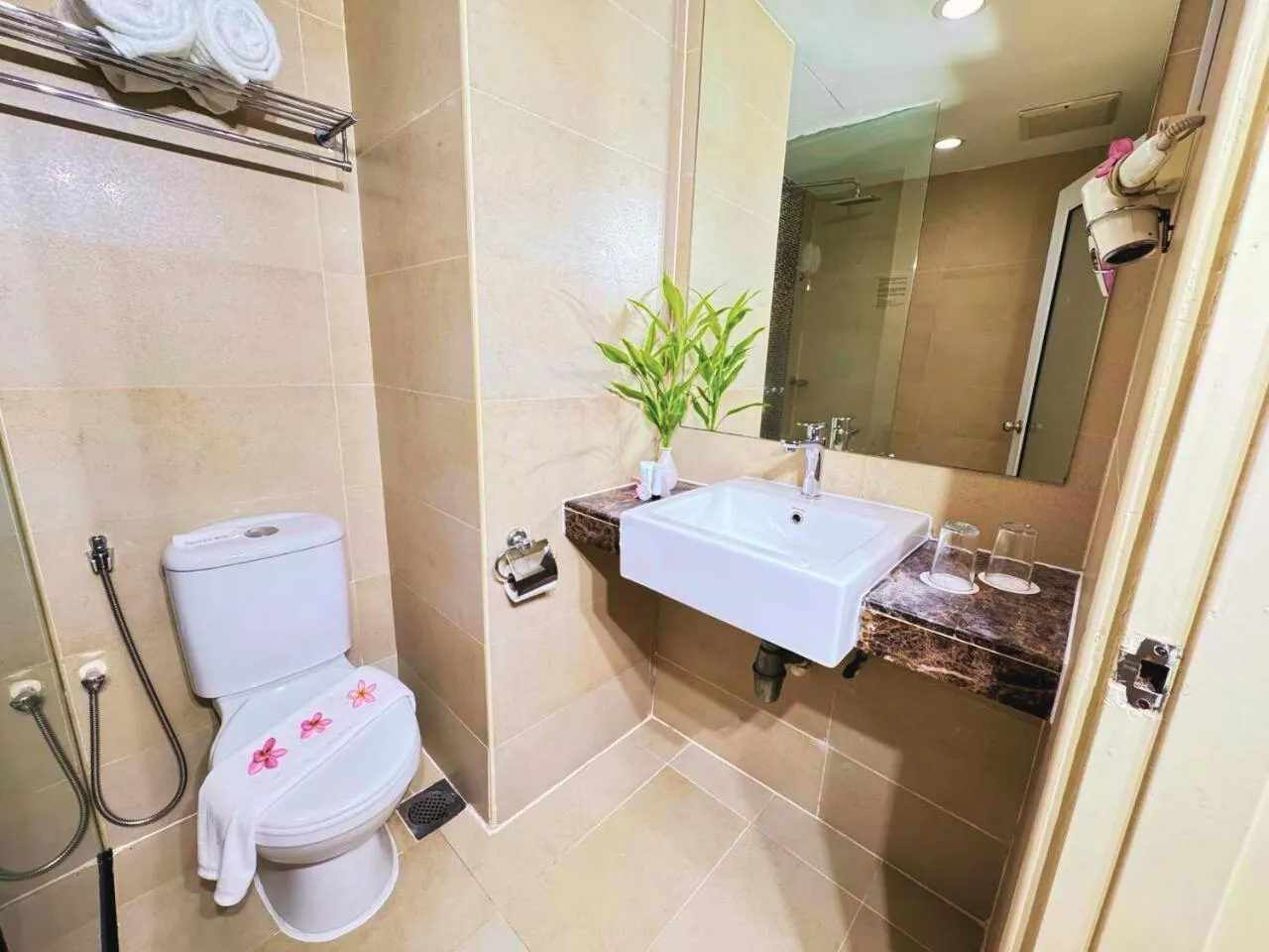 Shower in Bella Vista Waterfront Resort, Kuah Langkawi