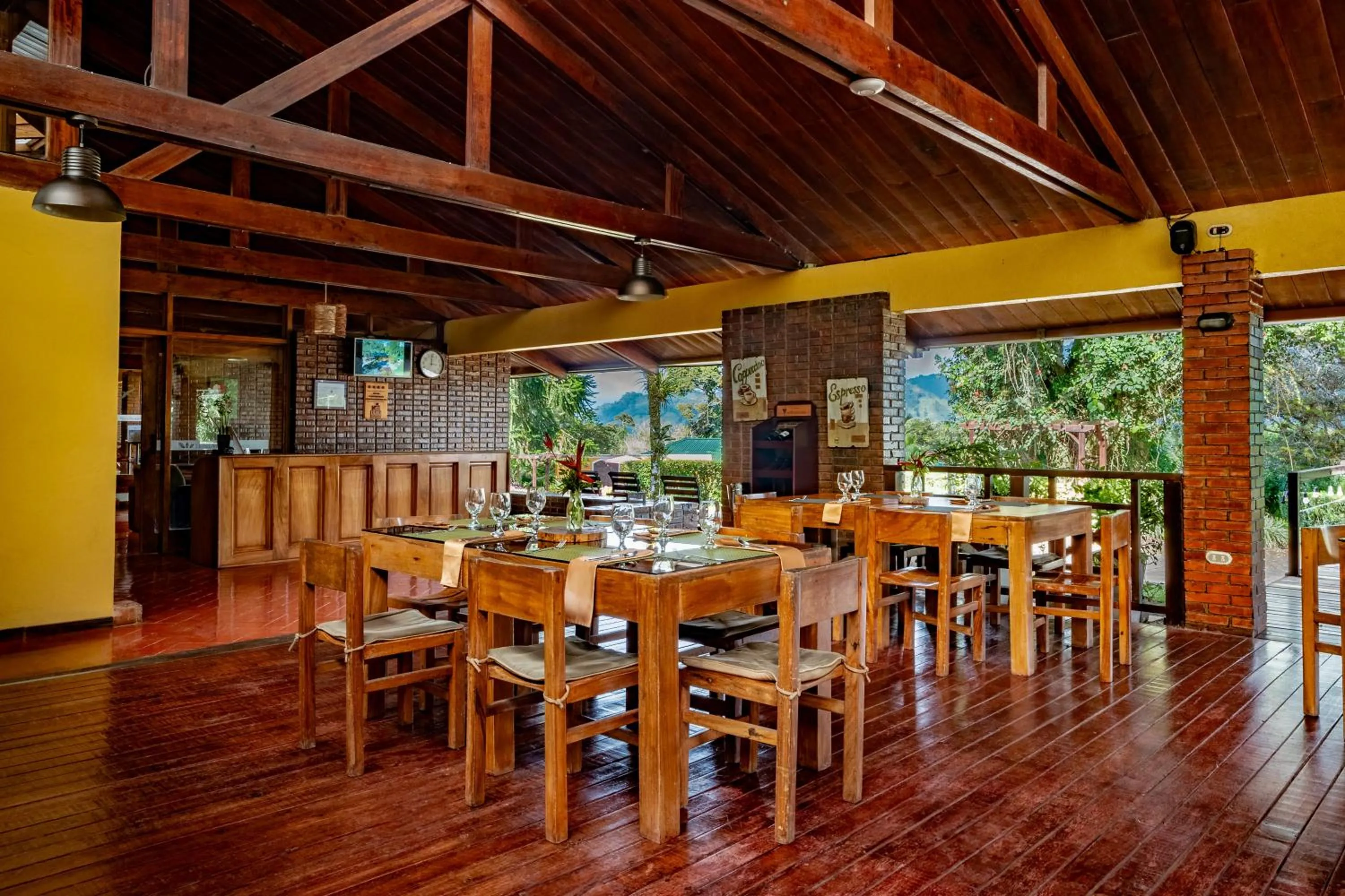 Restaurant/places to eat in Hotel Villa Florencia