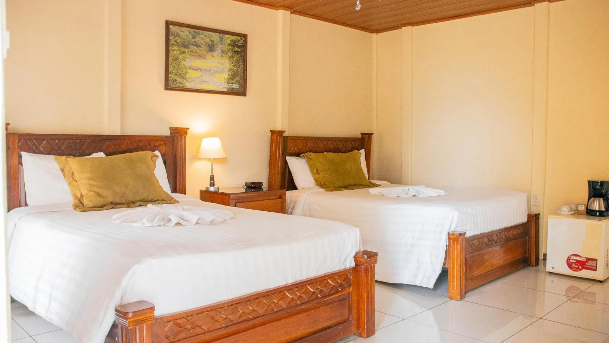 Standard 1 Queen and 1 Single Bed in Hotel Villa Florencia