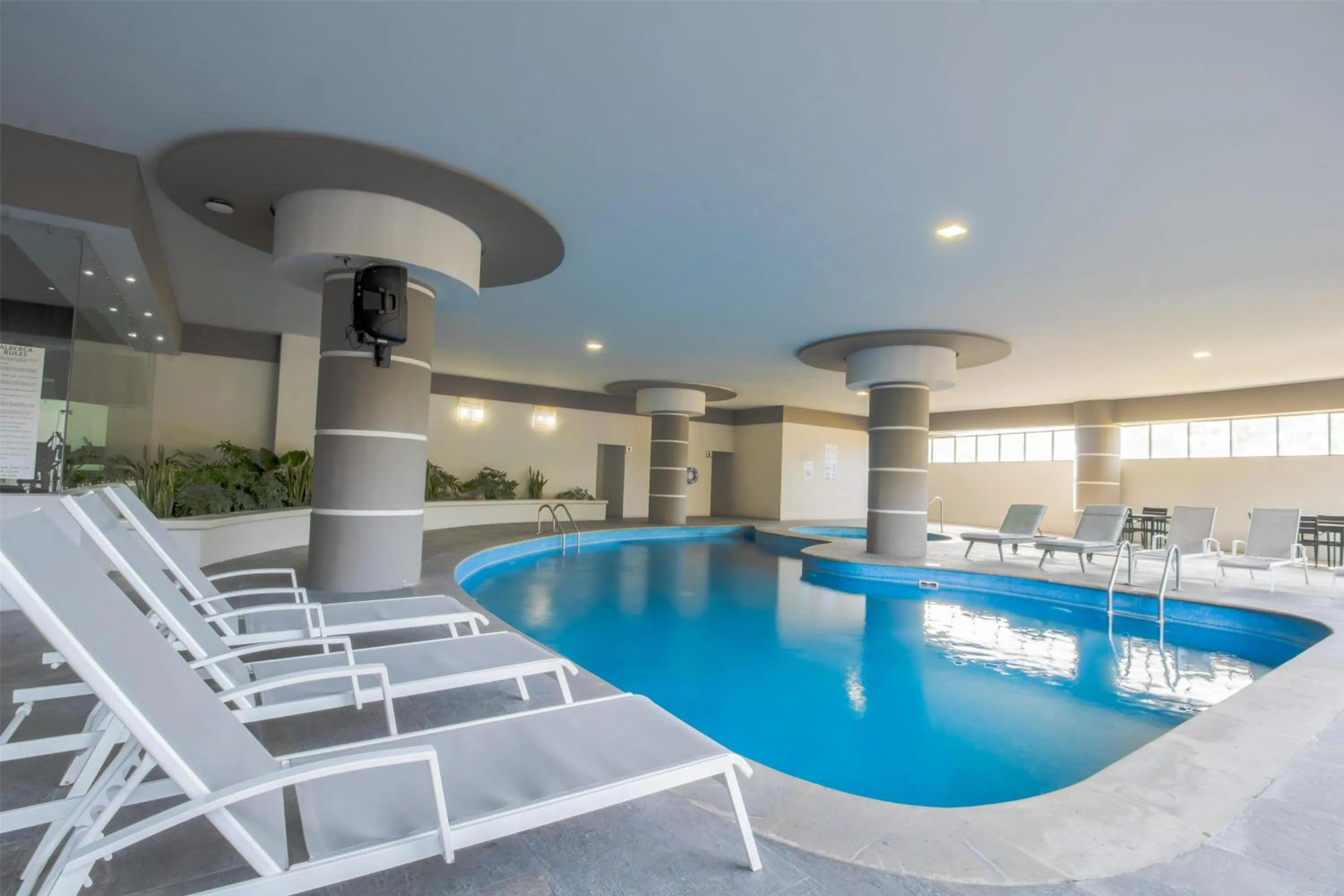 Pool view in Best Western Plus Santa Cecilia Pachuca