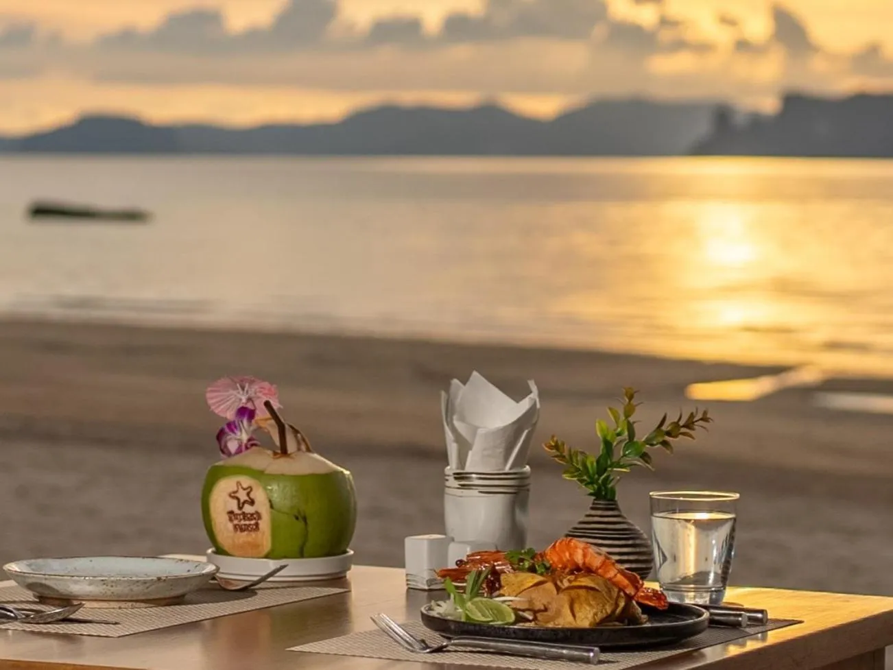 Restaurant/places to eat in Tup Kaek Sunset Beach Resort-SHA Plus