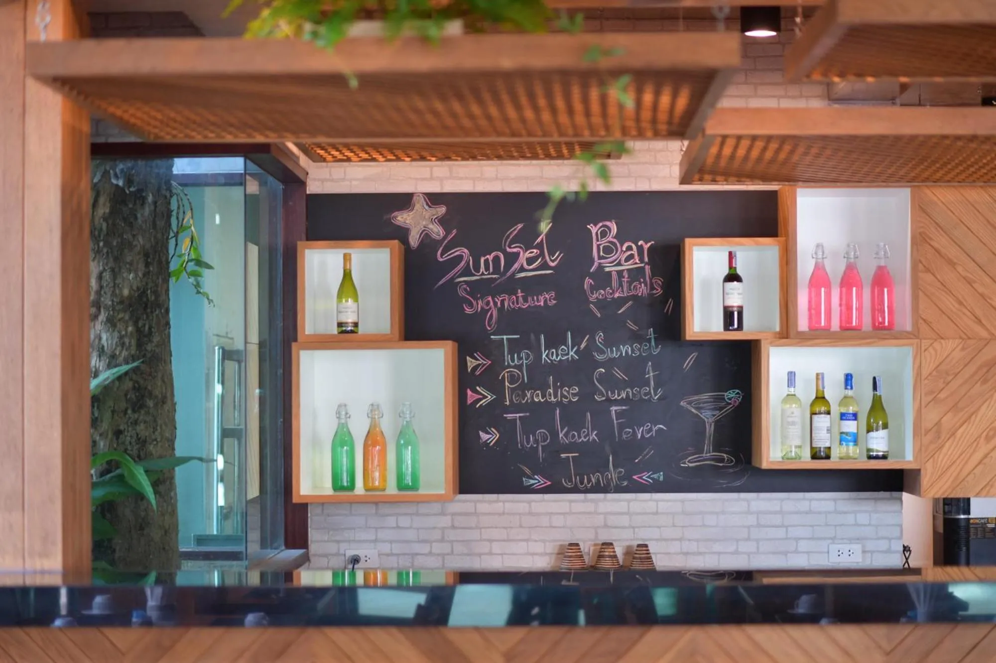 Restaurant/places to eat in Tup Kaek Sunset Beach Resort-SHA Plus