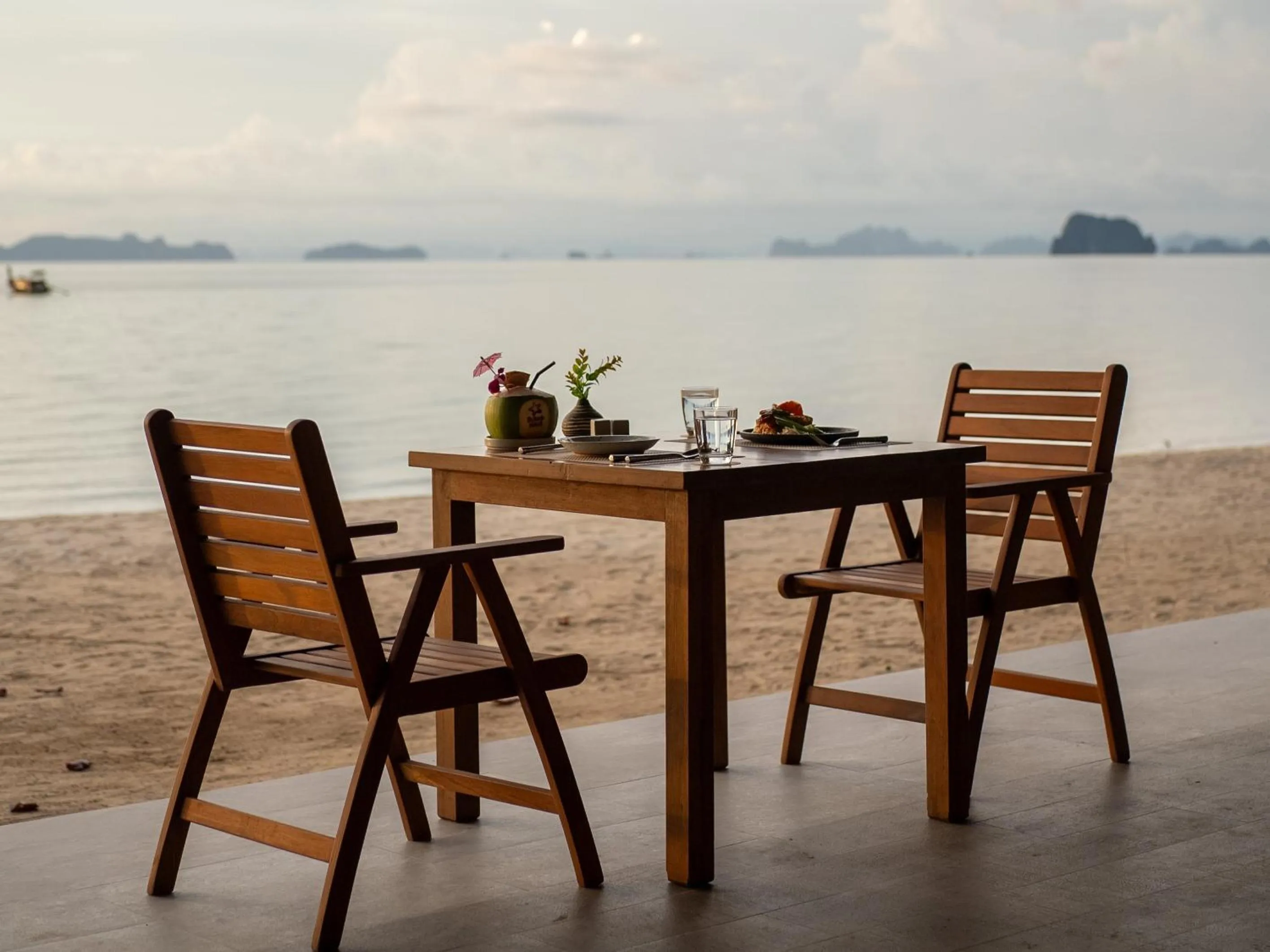 Restaurant/places to eat in Tup Kaek Sunset Beach Resort-SHA Plus