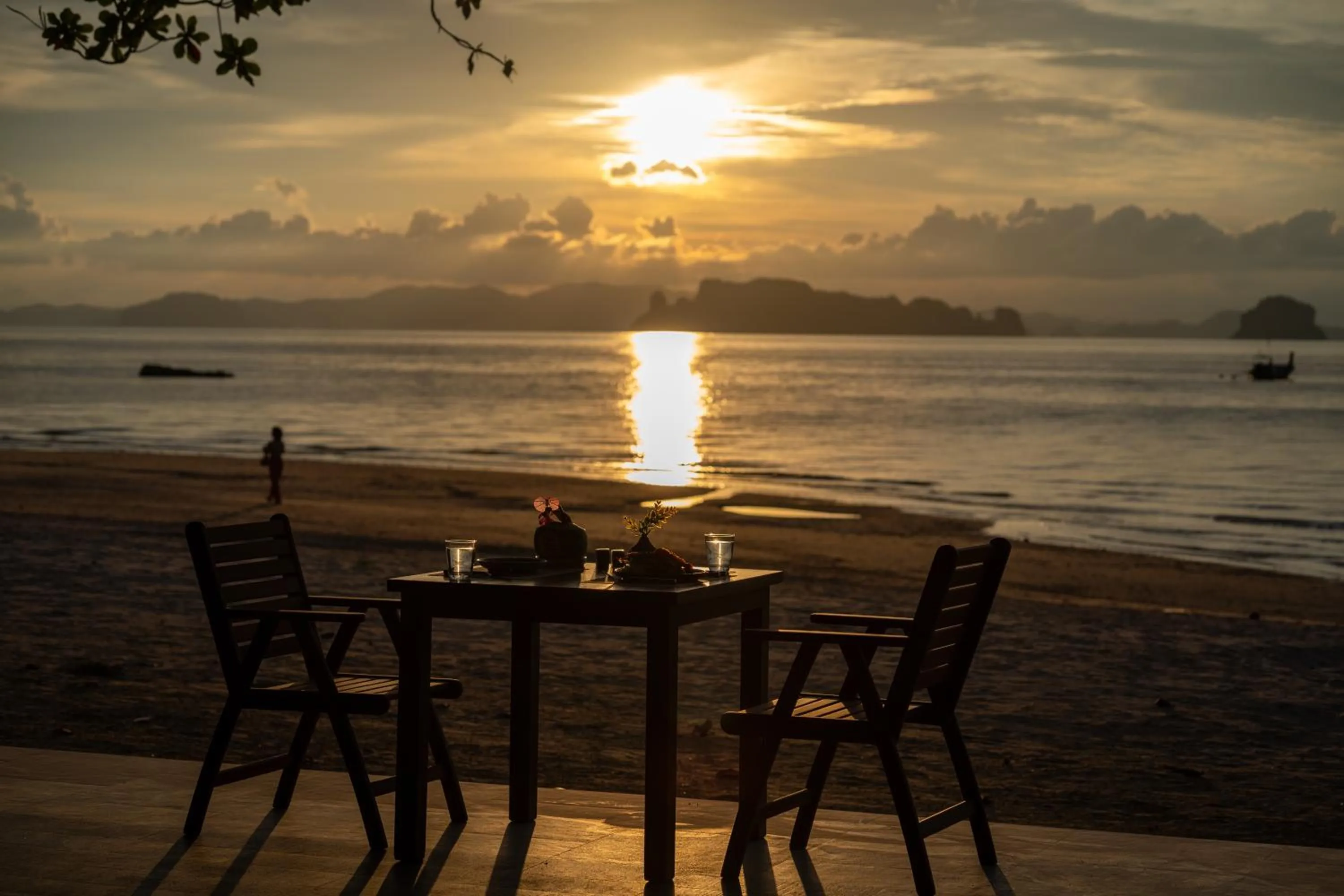 Restaurant/places to eat in Tup Kaek Sunset Beach Resort-SHA Plus