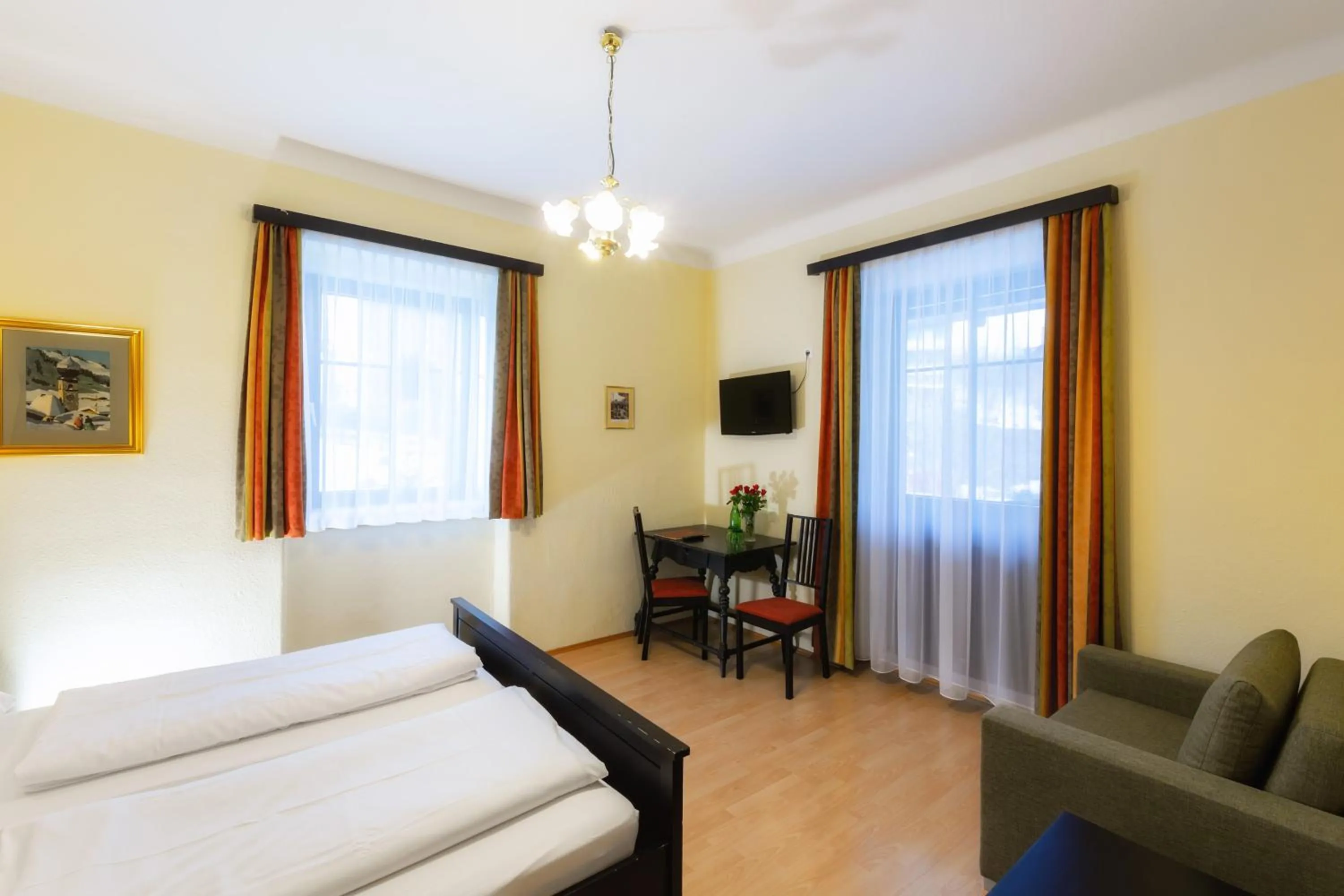 Photo of the whole room, Bed in Belvedere