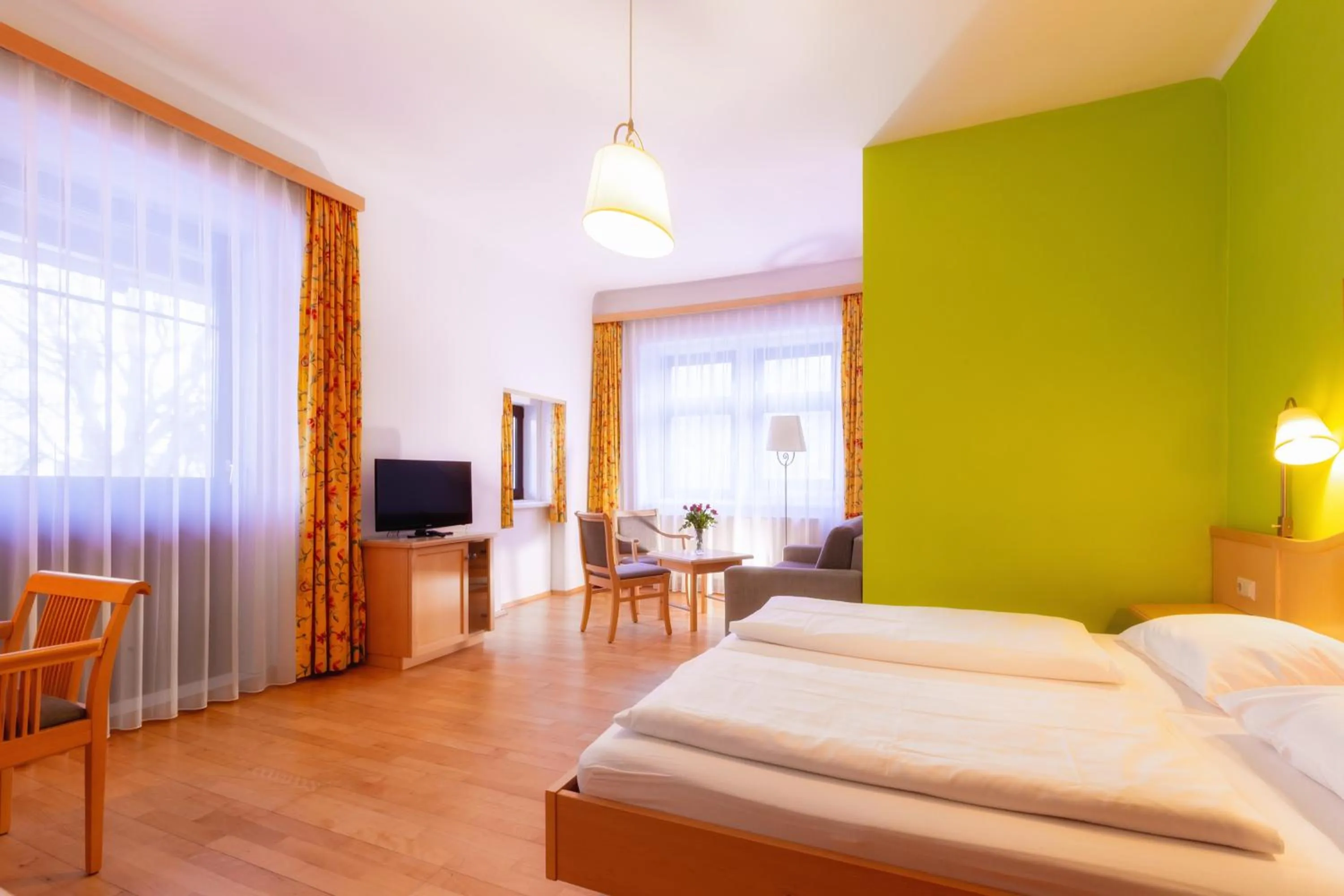 Photo of the whole room, Bed in Belvedere