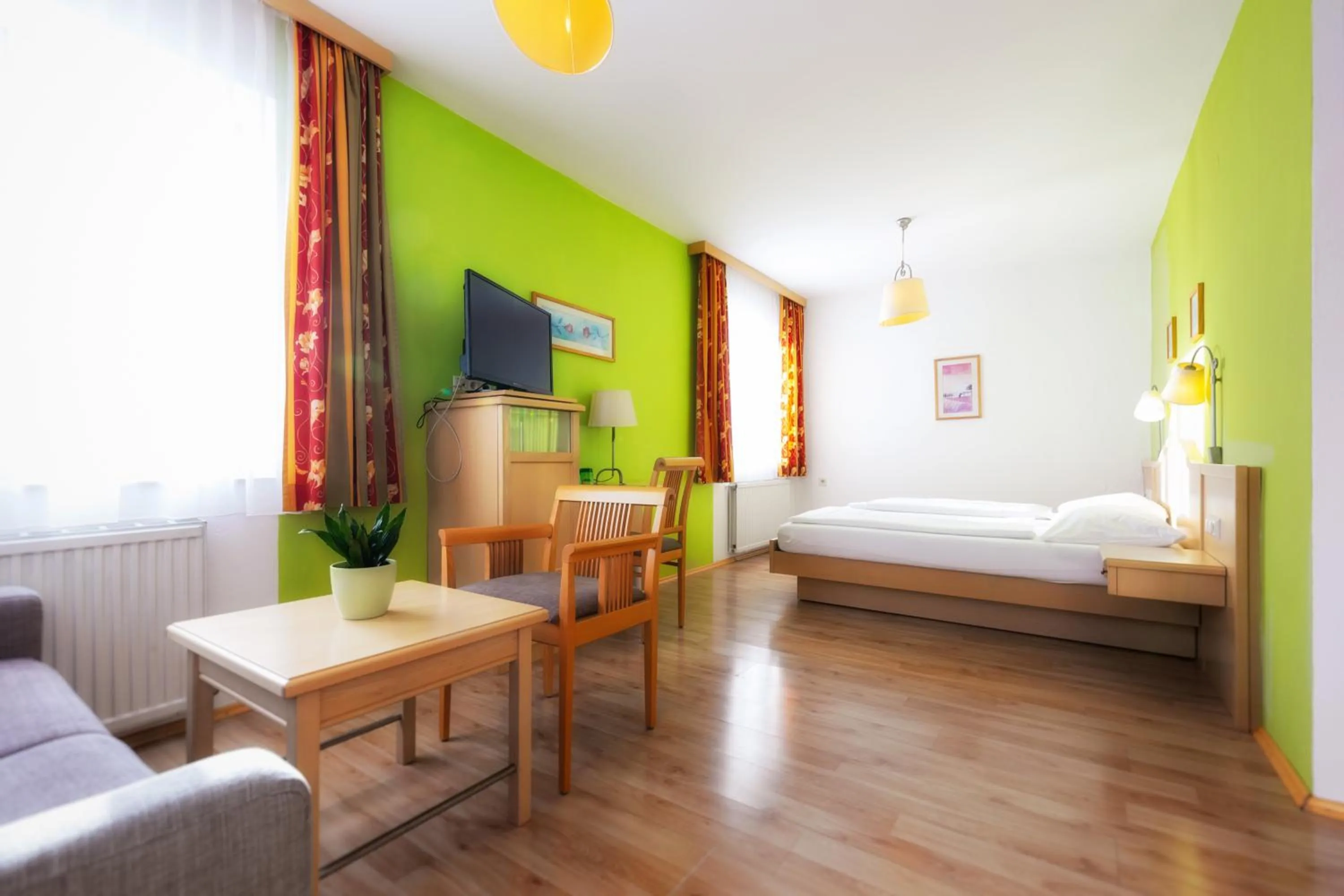 Photo of the whole room, Bed in Belvedere