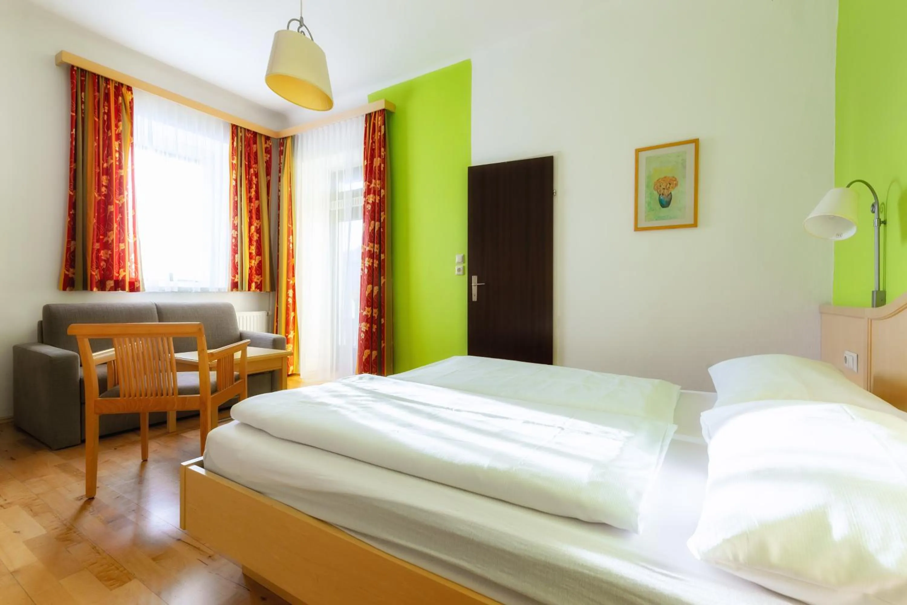 Photo of the whole room, Bed in Belvedere