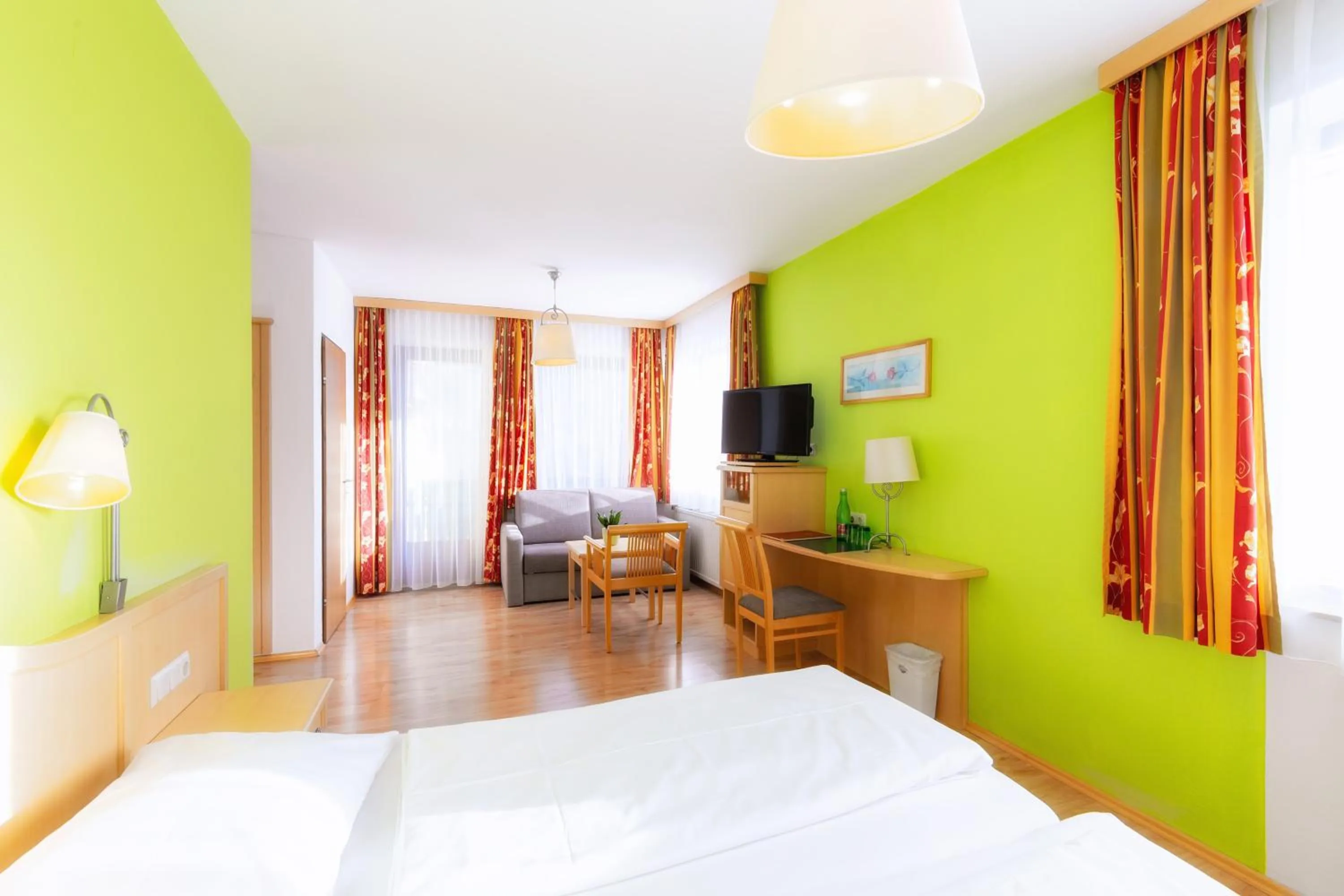 Photo of the whole room, Bed in Belvedere