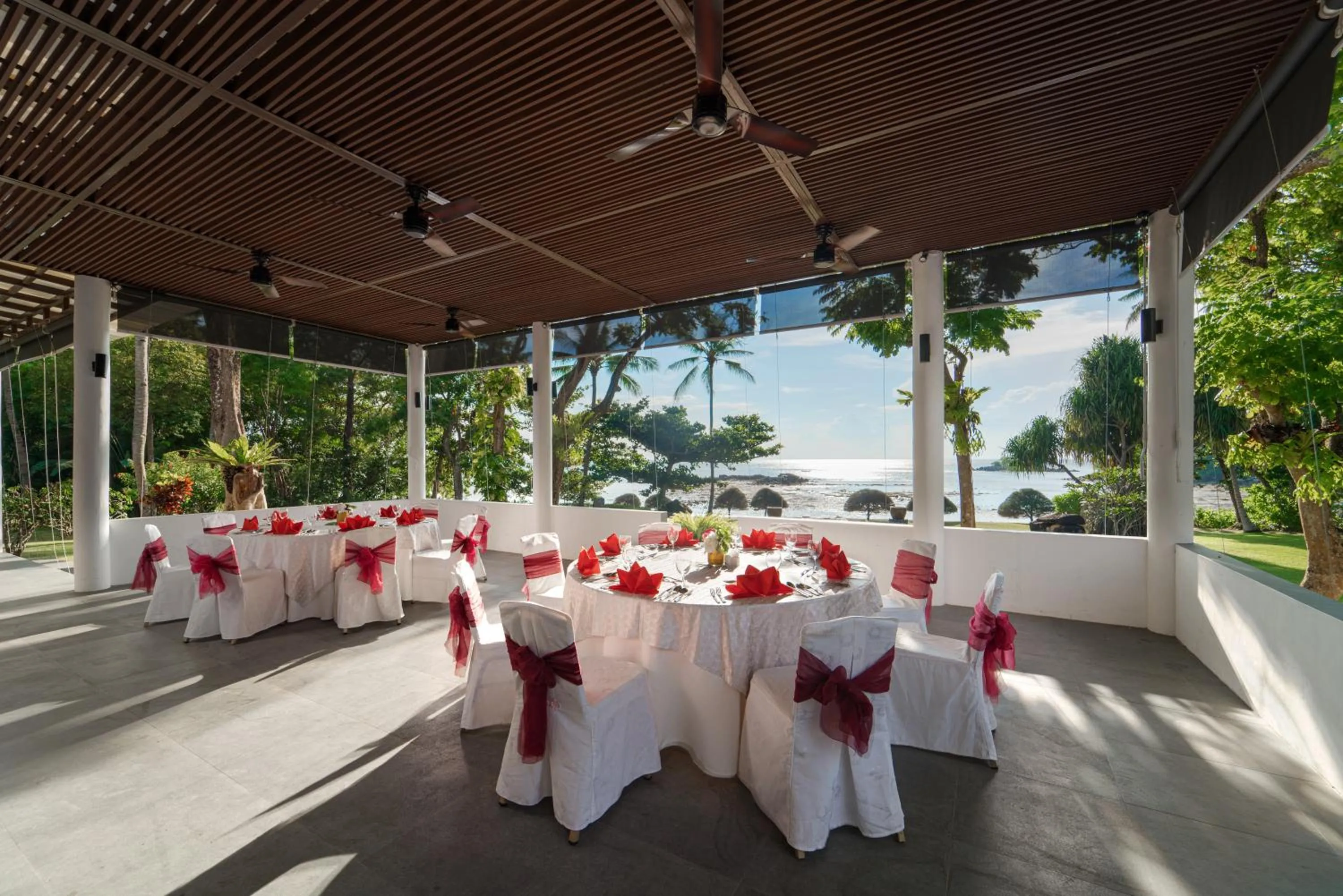 Restaurant/places to eat in Banyu Biru Villa