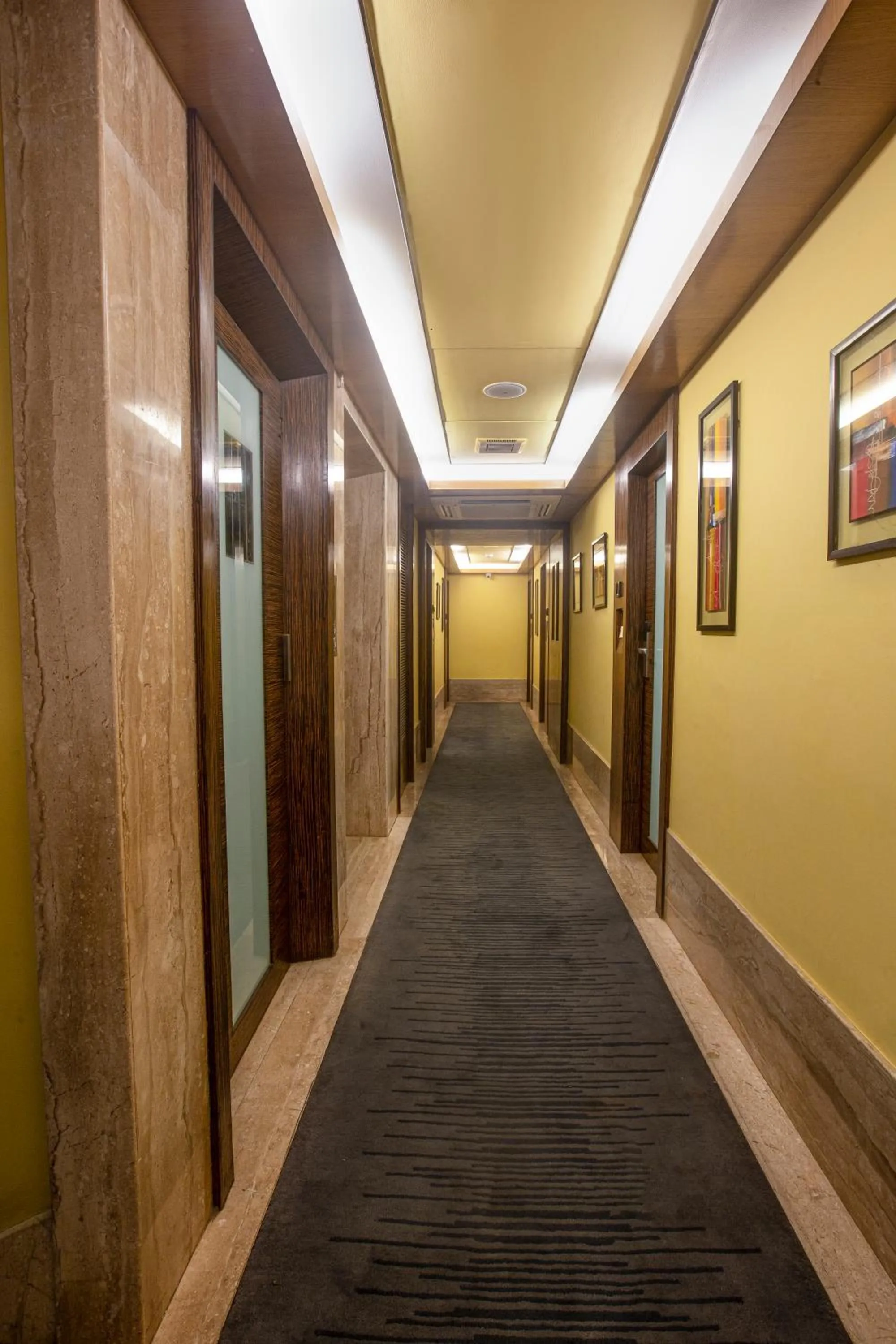 Hotel Bawa Continental