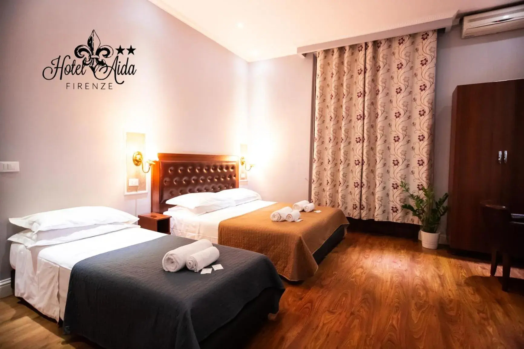 Triple Room with Private Bathroom in Hotel Aida Triple Room with Private Bathroom in Hotel Aida