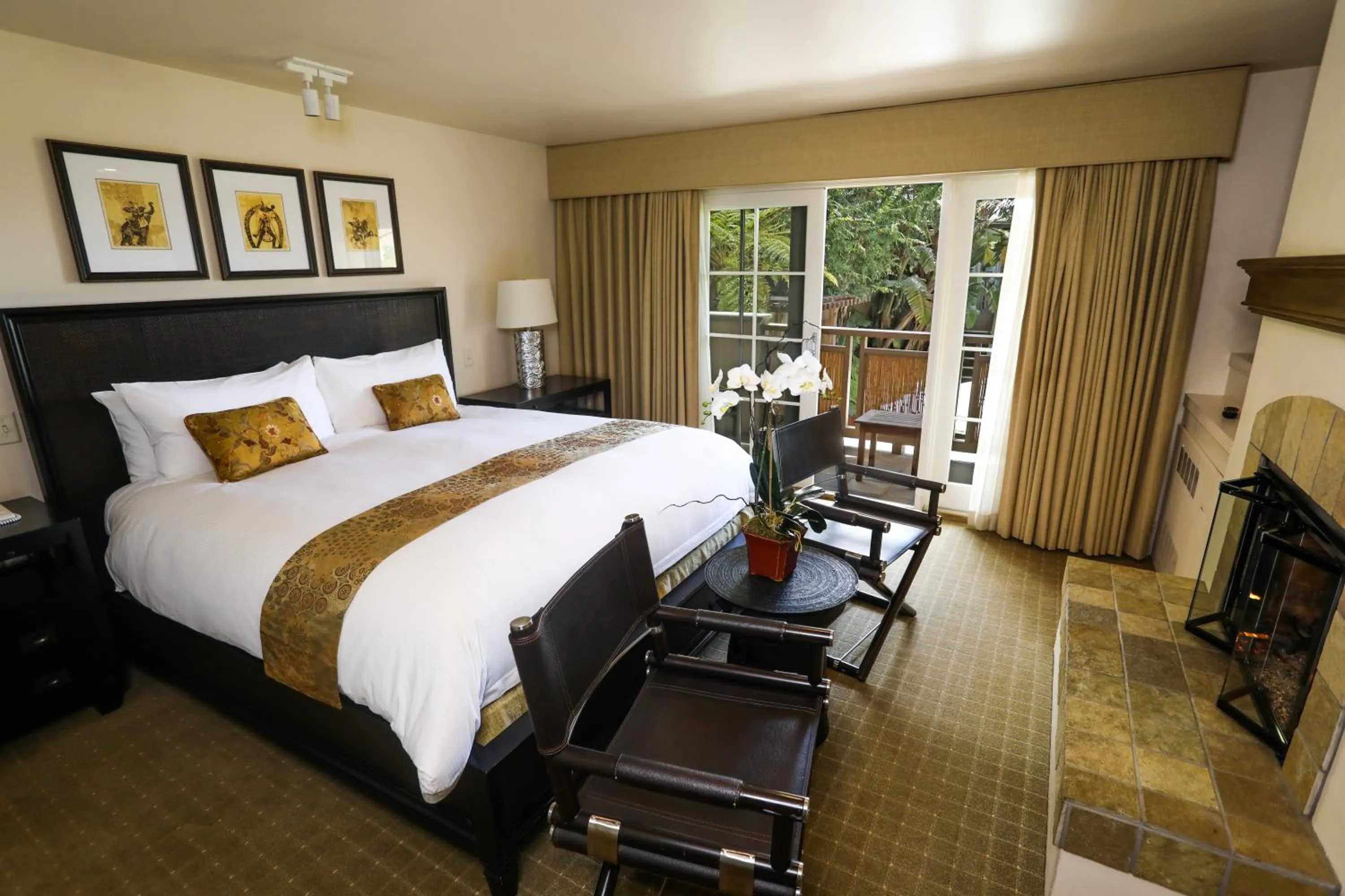 Bed in Tradewinds Carmel