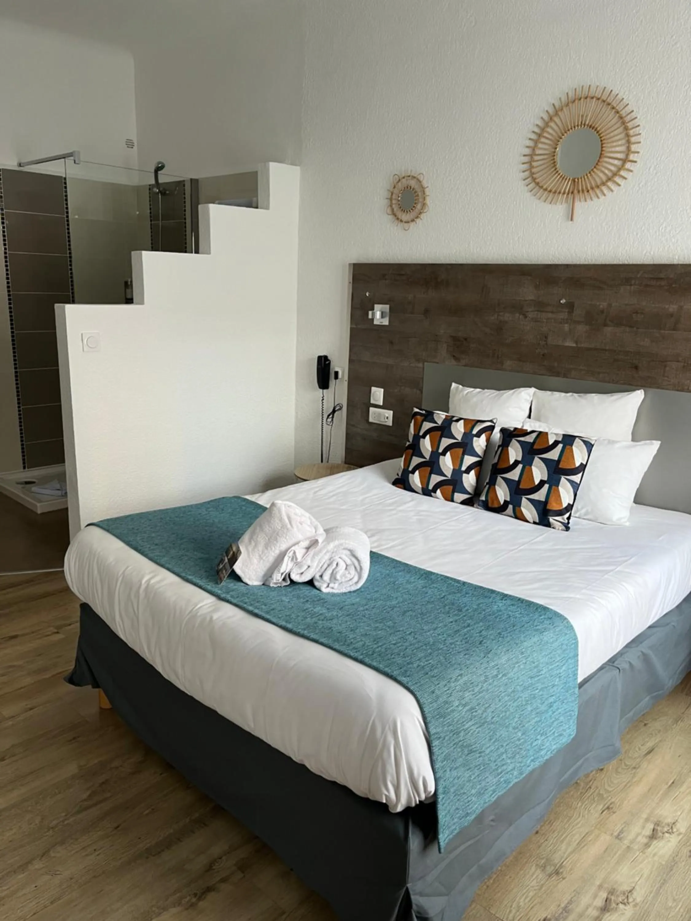 Bed in Hotel Saint Georges, Face à la mer