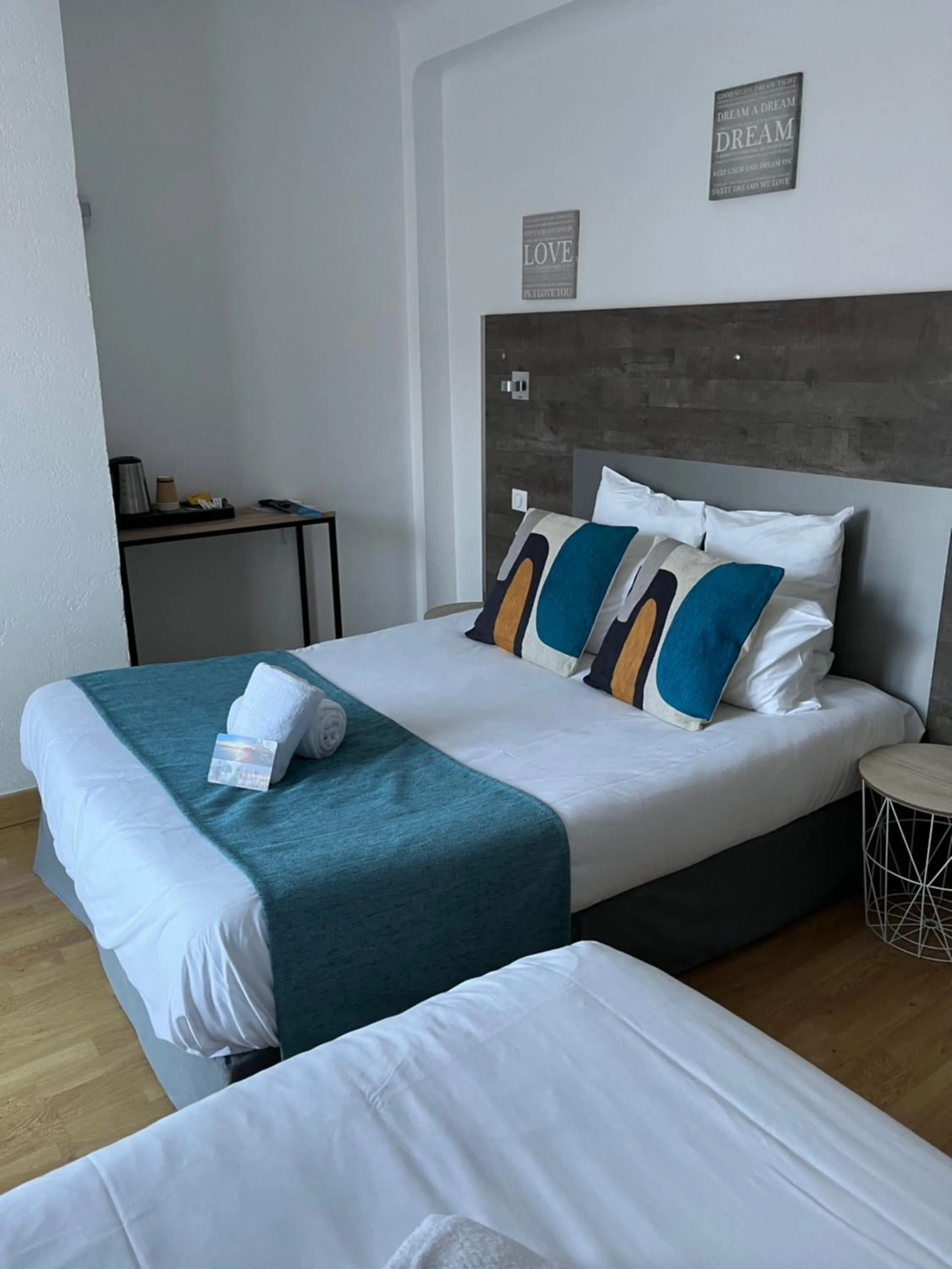 Bed in Hotel Saint Georges, Face à la mer