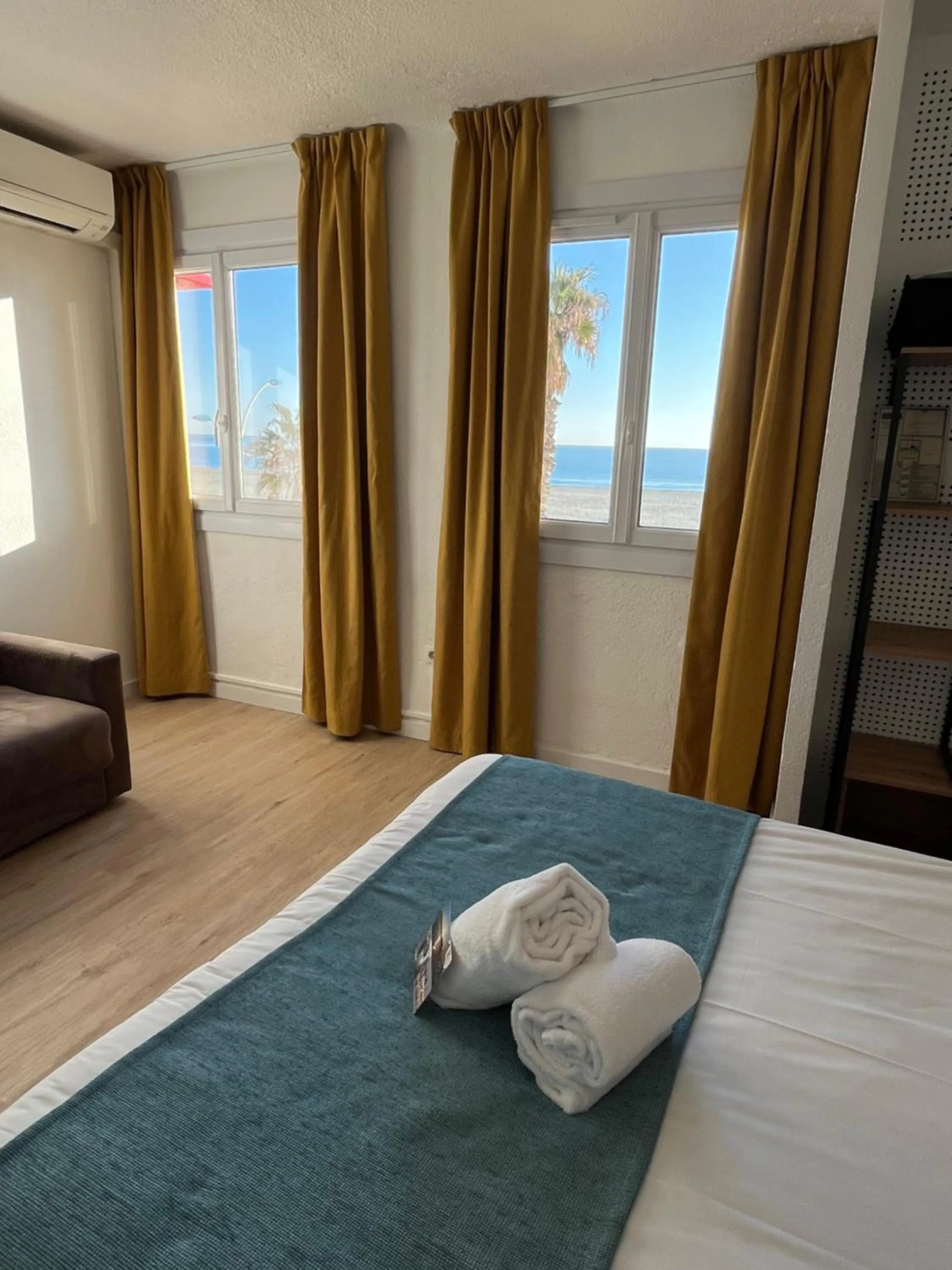 Bed in Hotel Saint Georges, Face à la mer