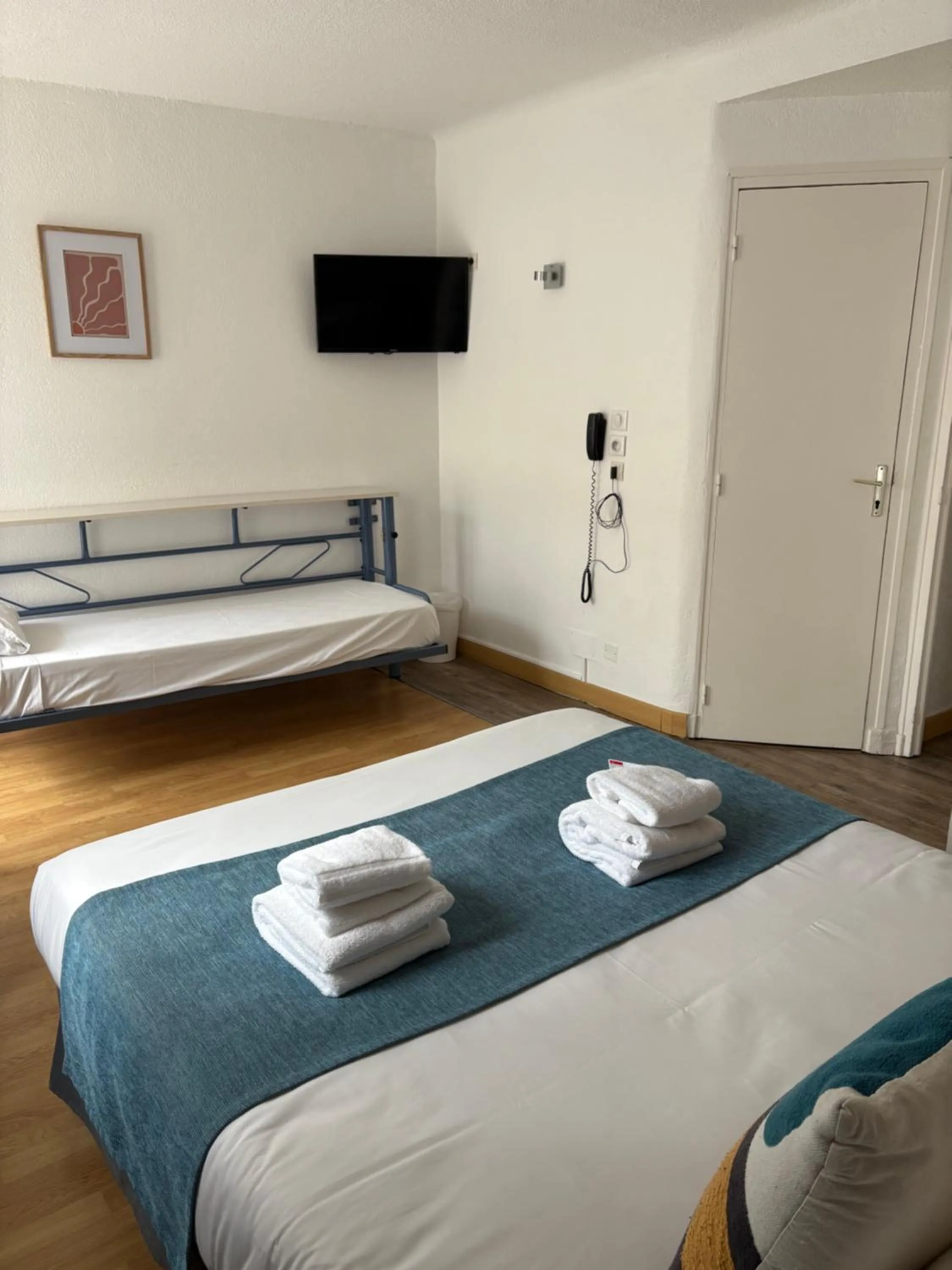 Bed in Hotel Saint Georges, Face à la mer