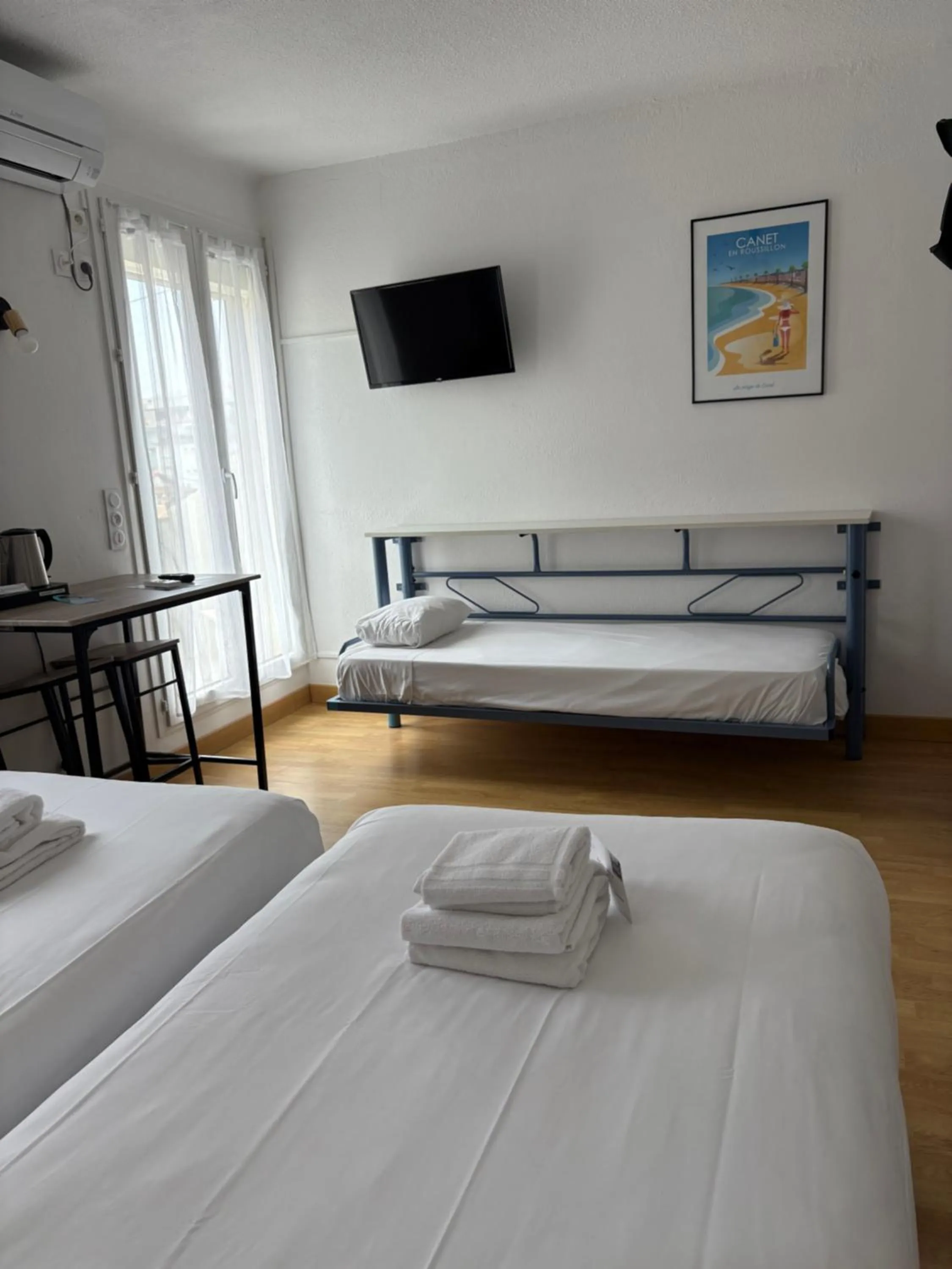 Bed in Hotel Saint Georges, Face à la mer