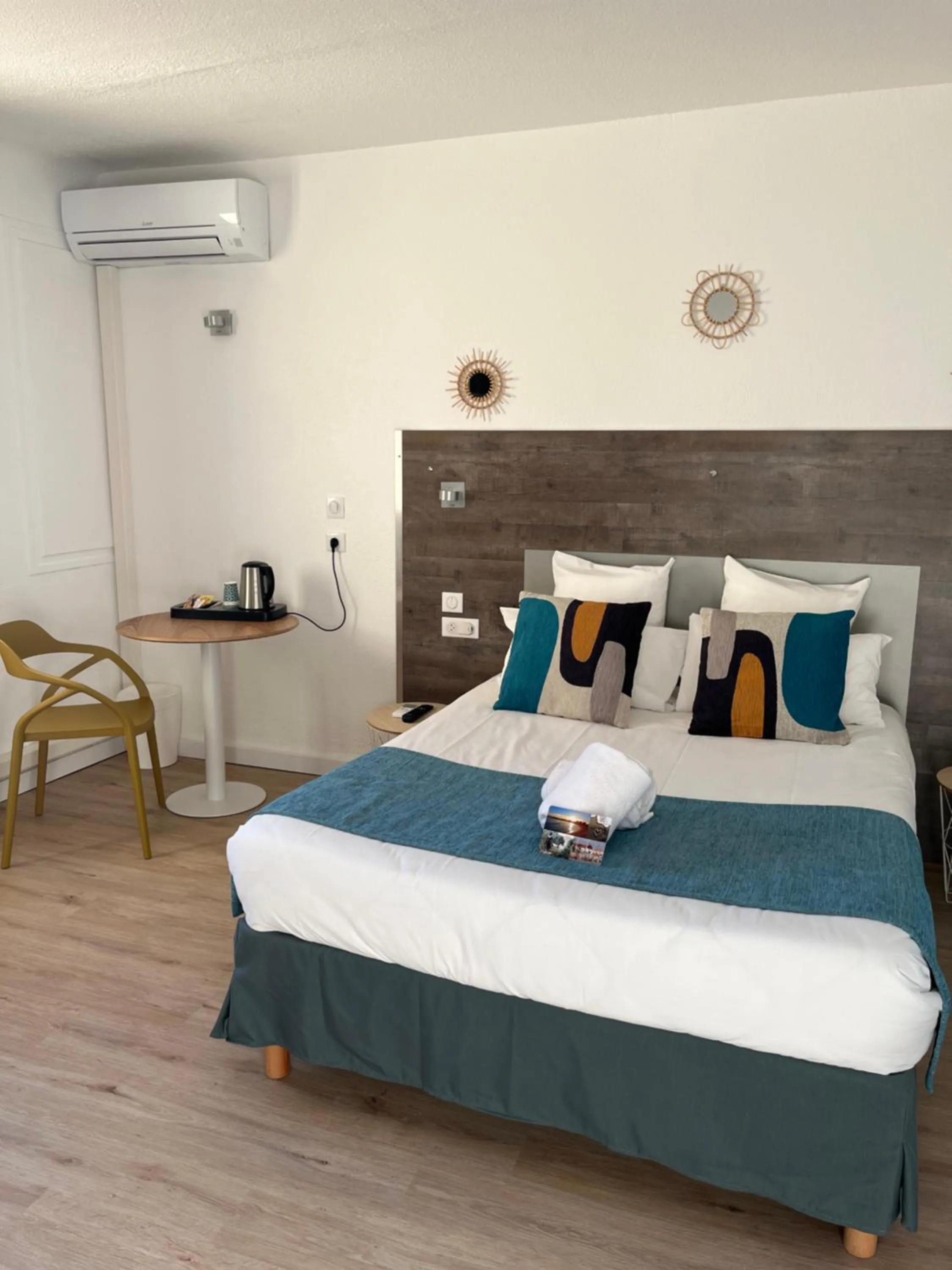 Bed in Hotel Saint Georges, Face à la mer