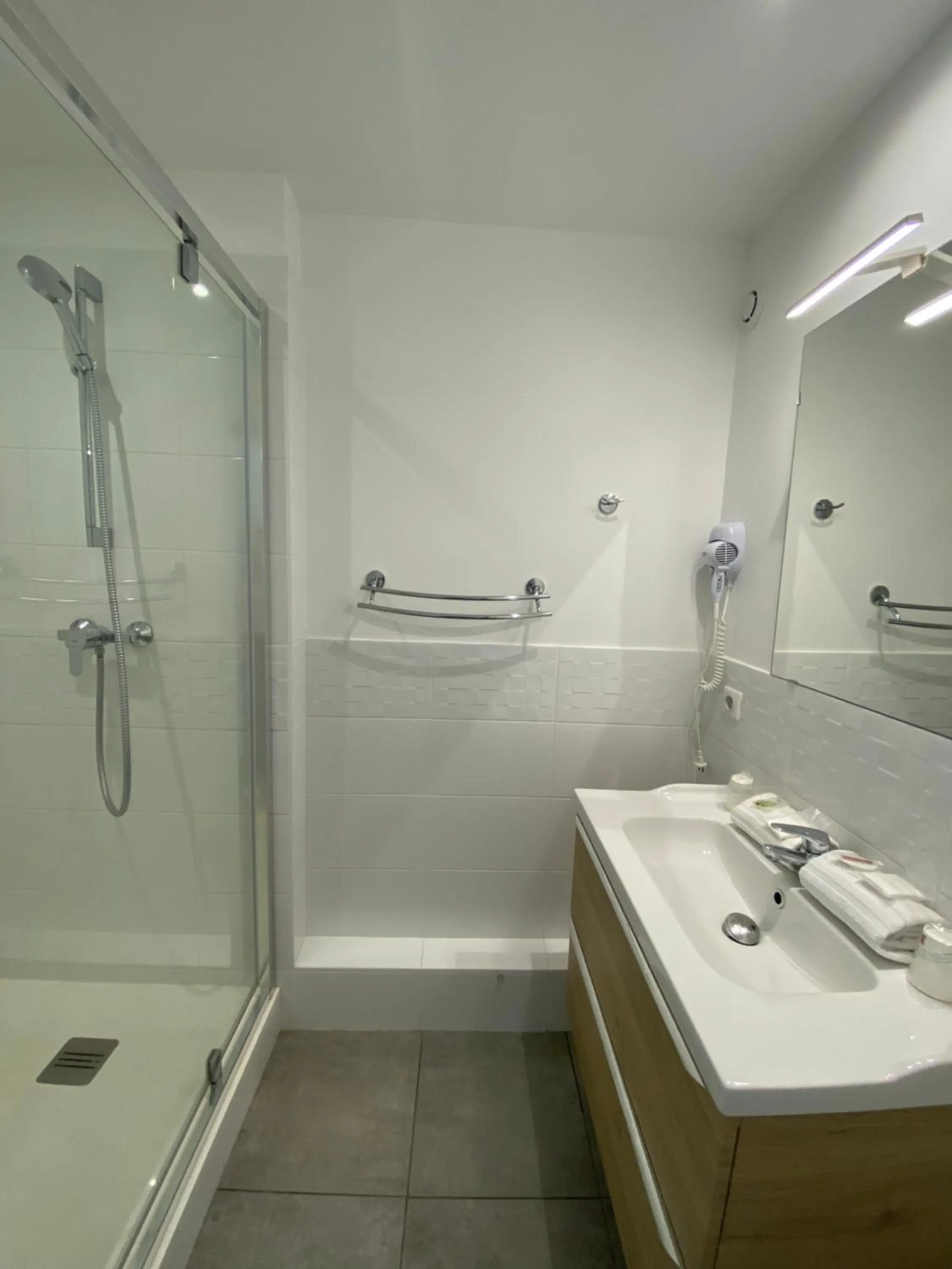 Bathroom in Hotel Saint Georges, Face à la mer