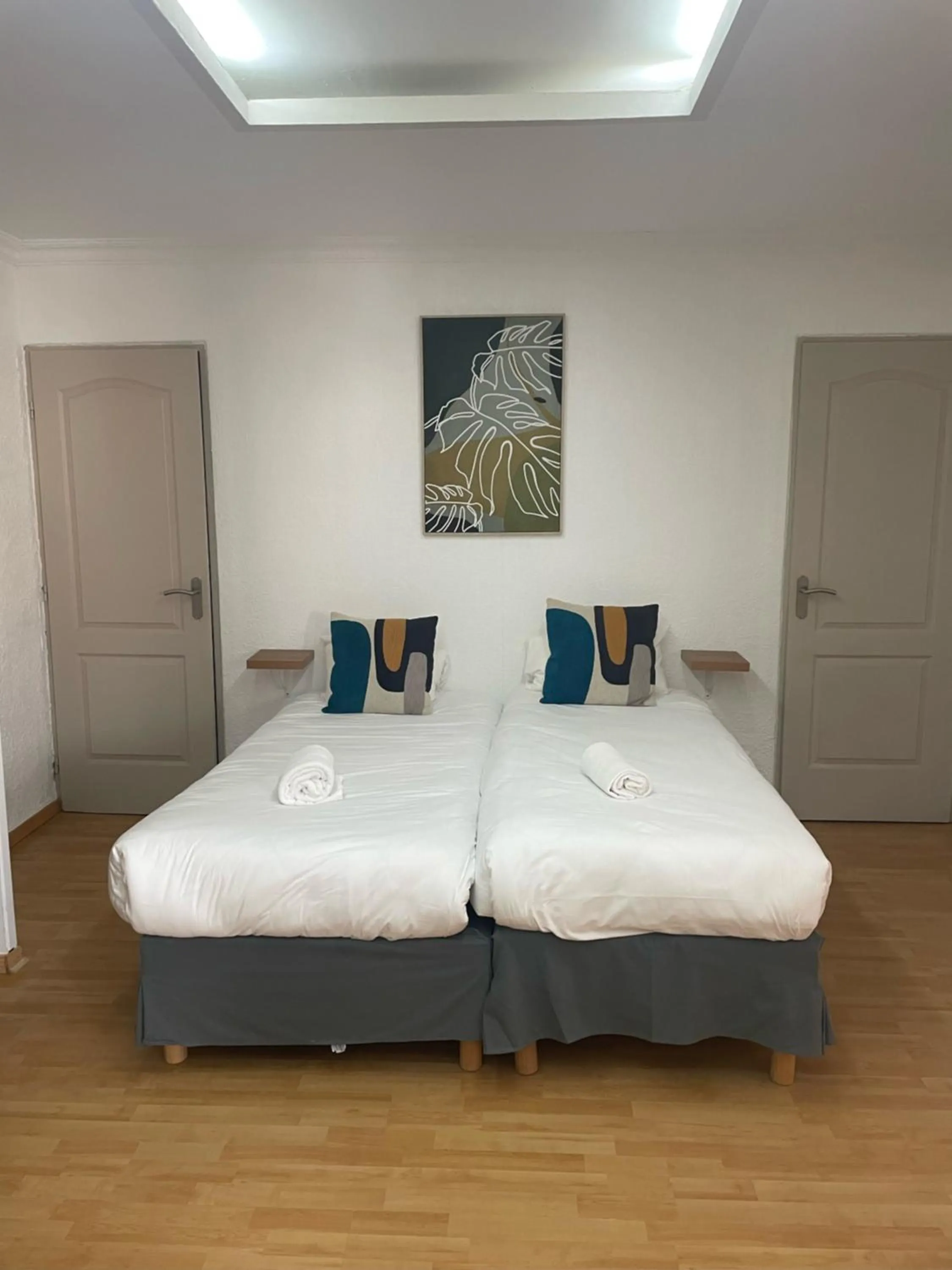 Bed in Hotel Saint Georges, Face à la mer