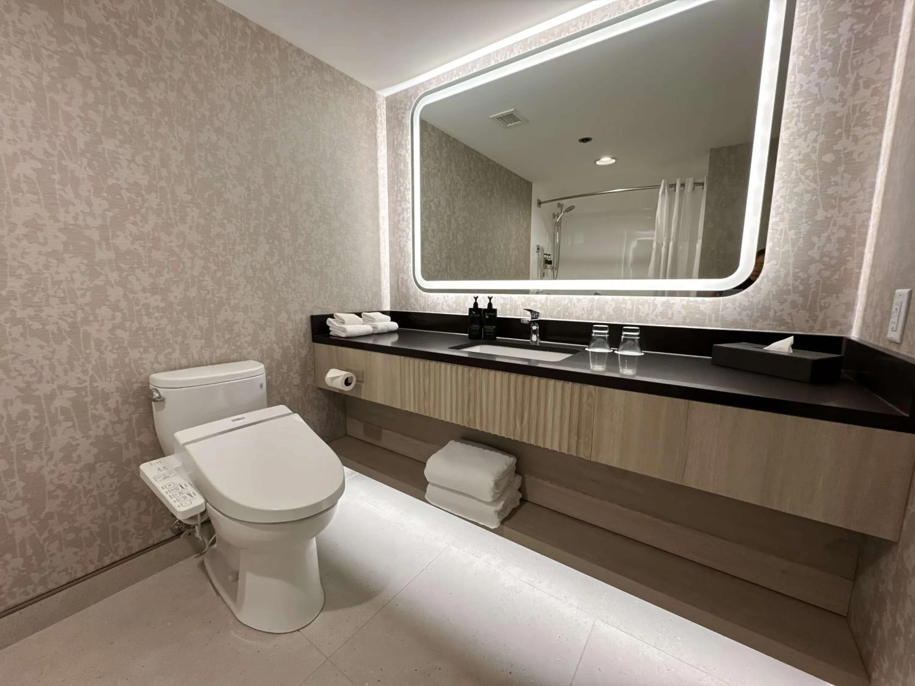 Bathroom in Coast Victoria Hotel & Marina by APA