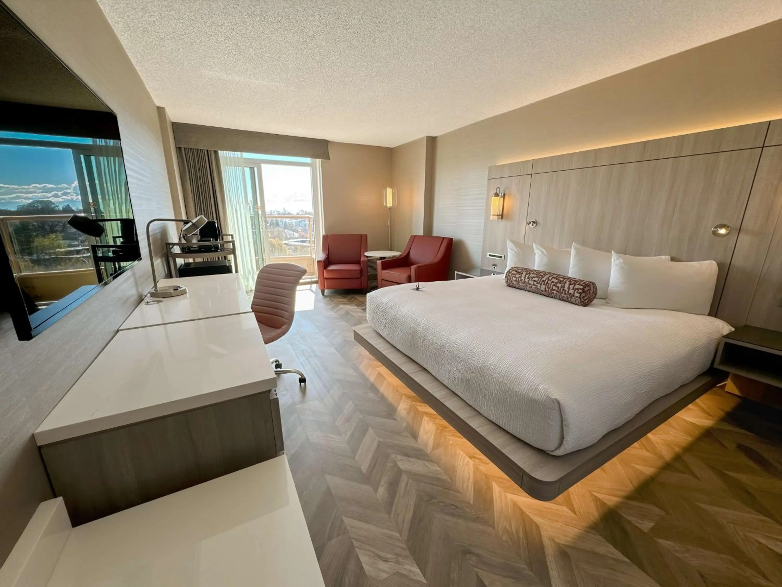 Bedroom, Bed in Coast Victoria Hotel & Marina by APA