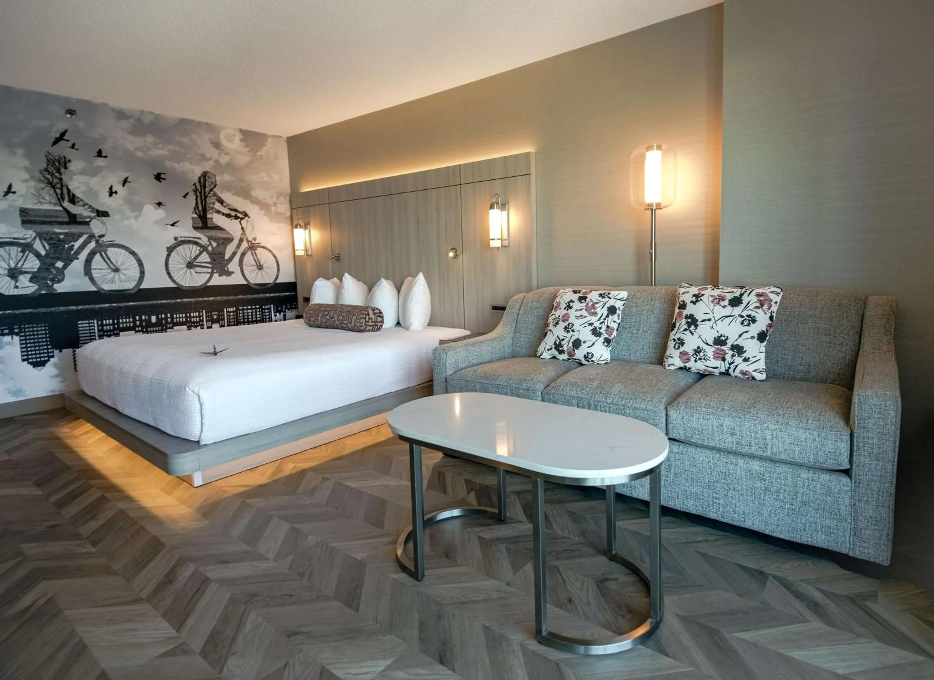 Bedroom, Bed in Coast Victoria Hotel & Marina by APA