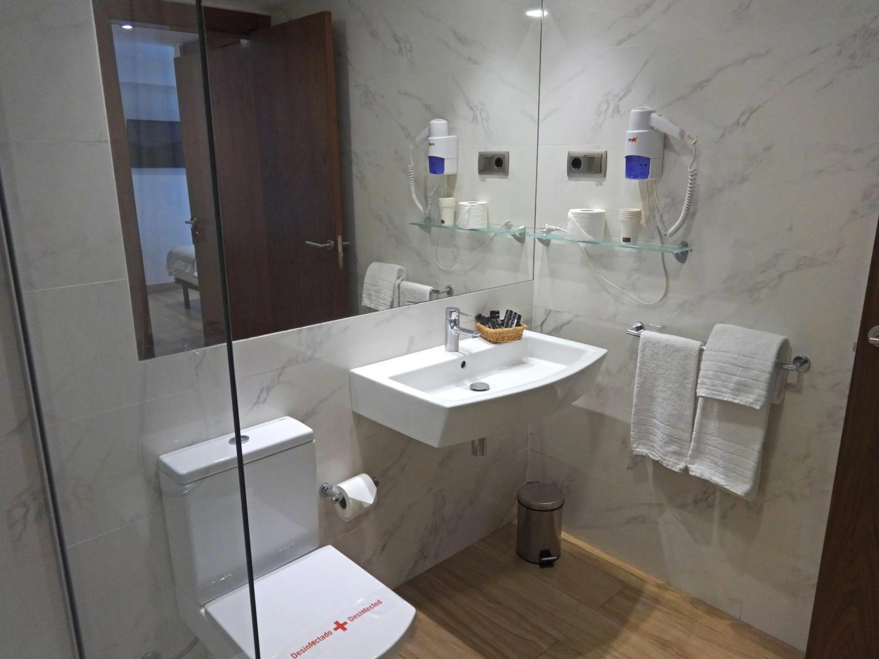 Shower in Hotel Lloret Ramblas