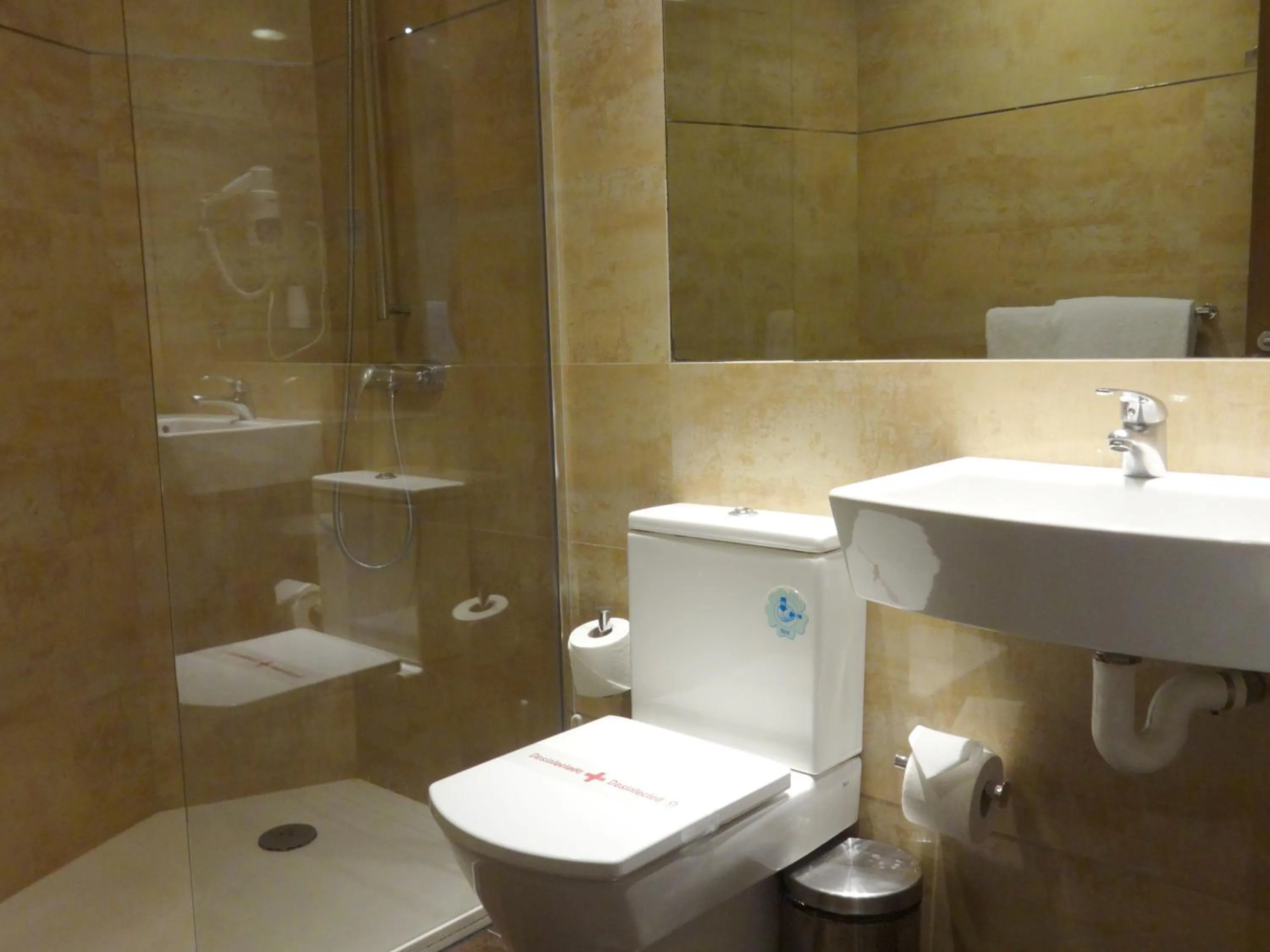 Shower in Hotel Lloret Ramblas