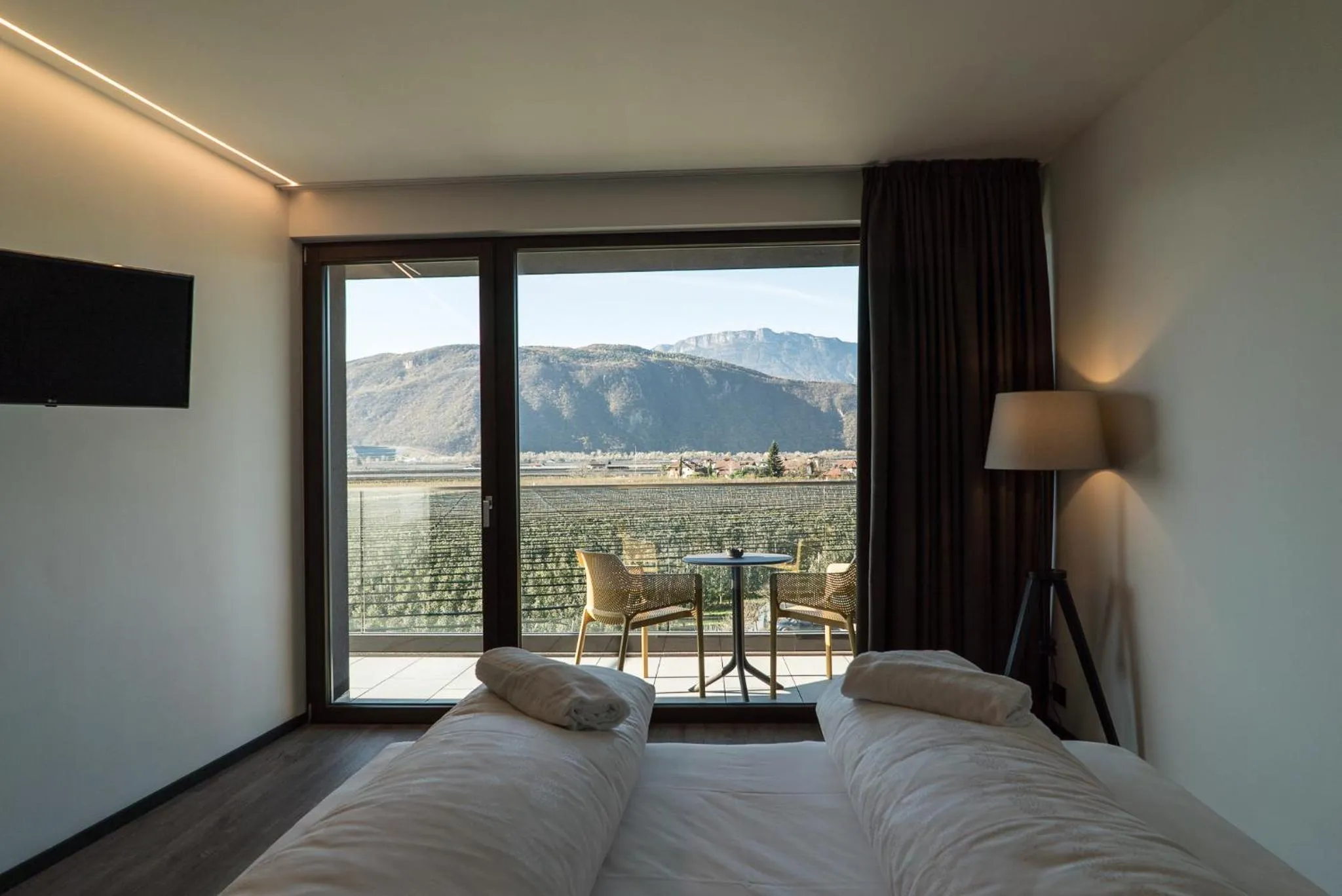 Garden view, Bed in Hotel Raffl