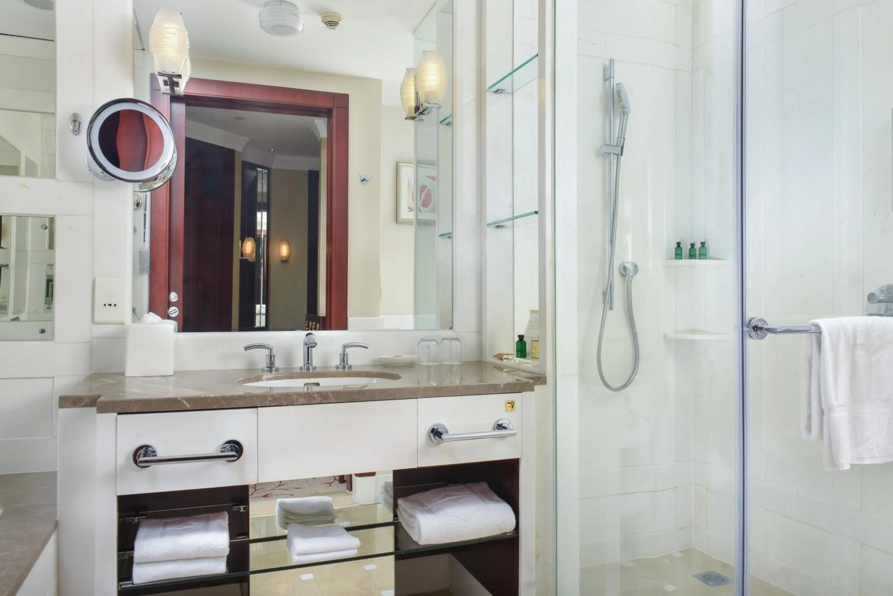 Bathroom in Futian Shangri-La, Shenzhen