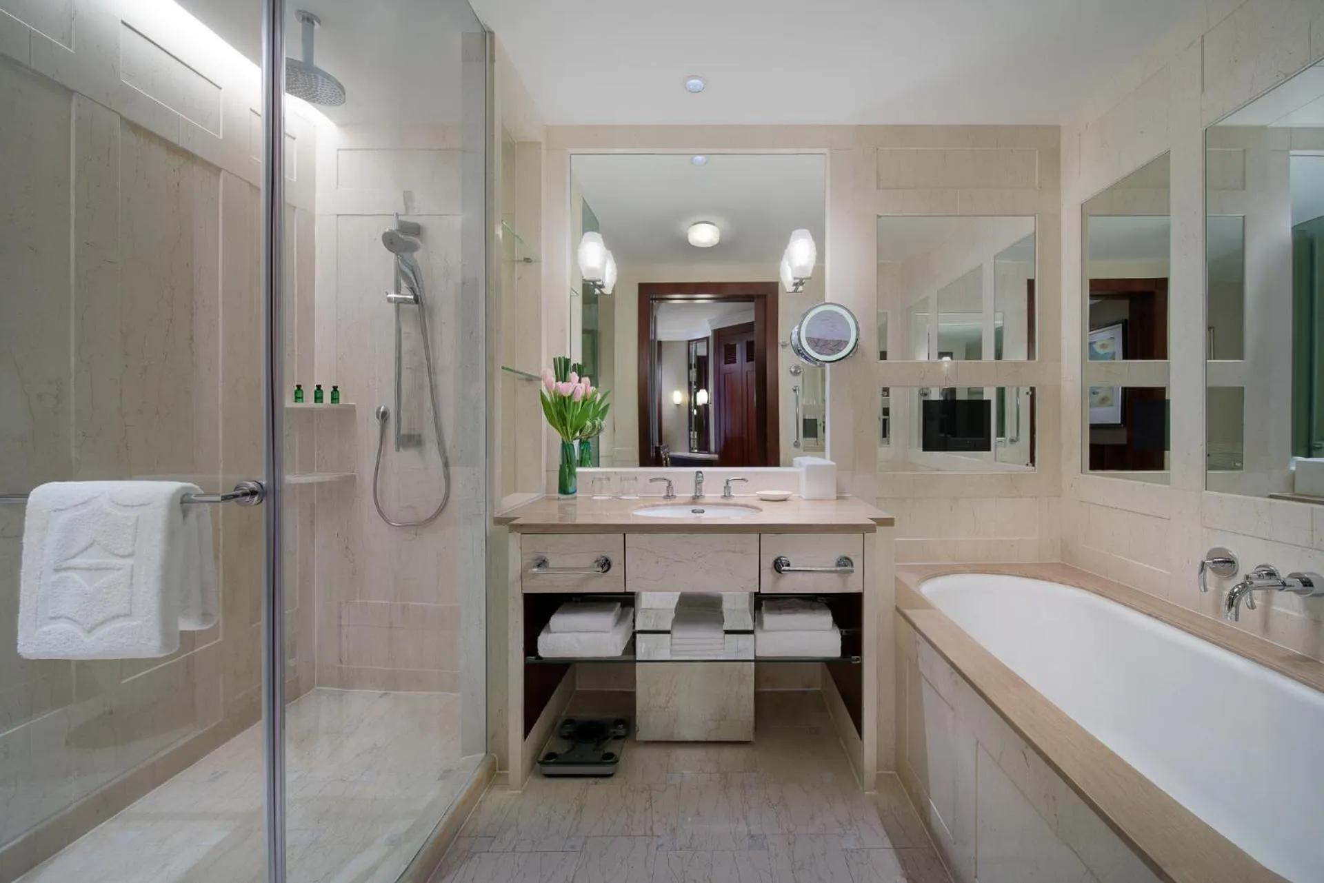 Bathroom in Futian Shangri-La, Shenzhen