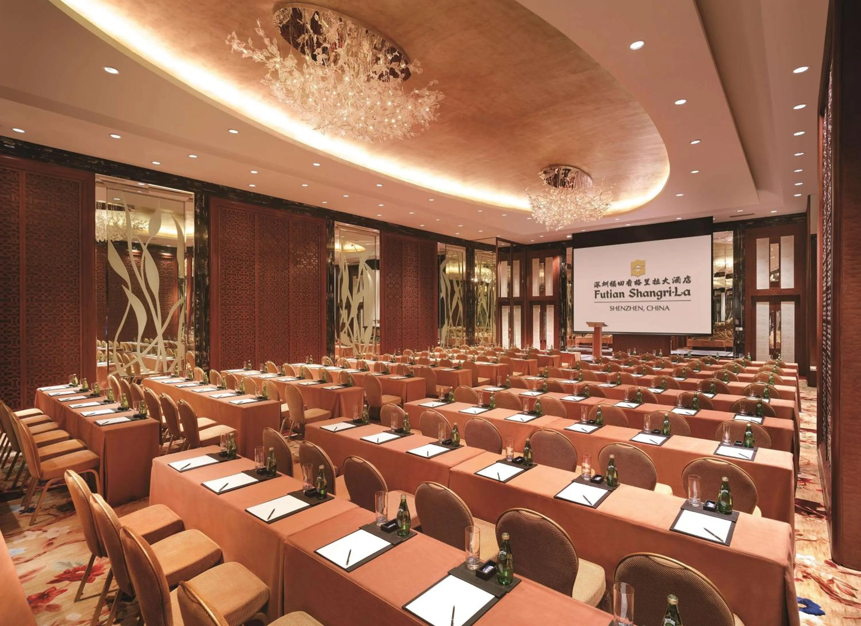 Photo of the whole room in Futian Shangri-La, Shenzhen